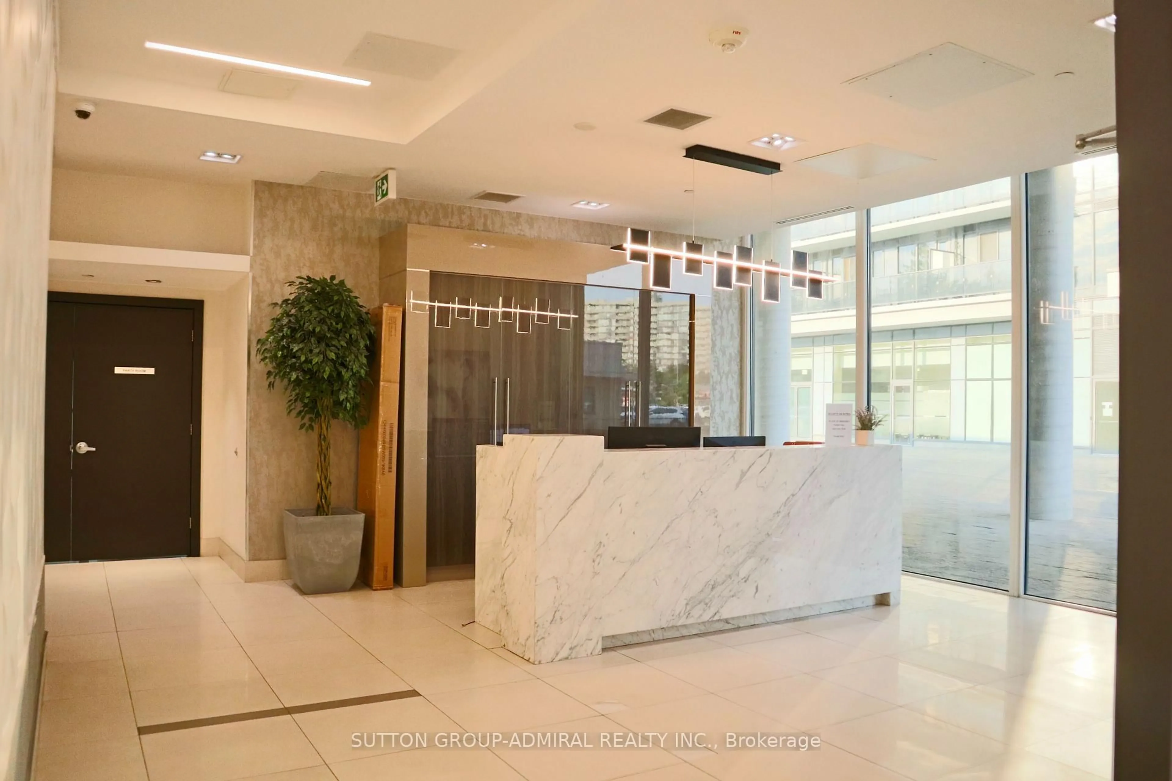 Lobby for 9618 Yonge St #1008, Richmond Hill Ontario L4C 0X5