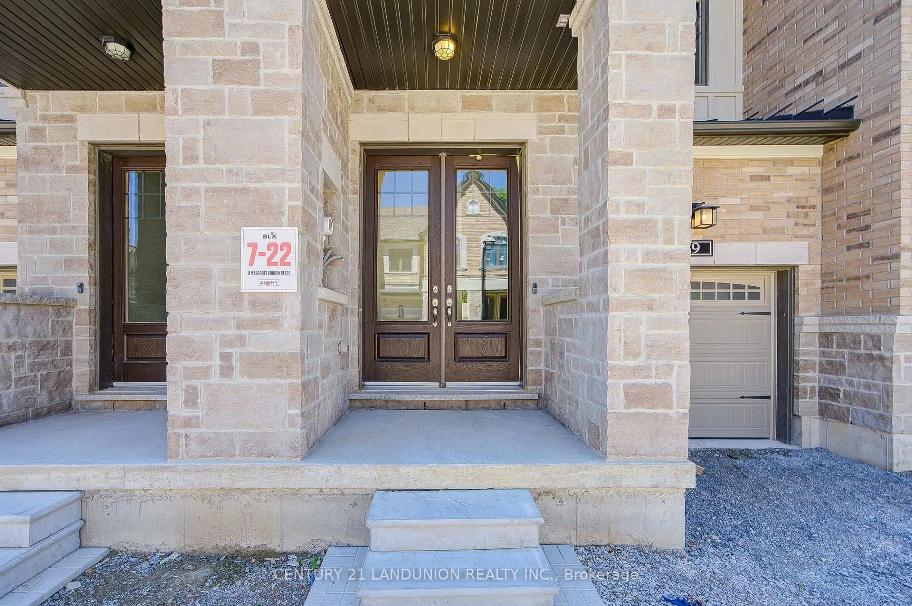 Indoor entryway for 66 Main St #Lot 22, King Ontario L0G 1T0