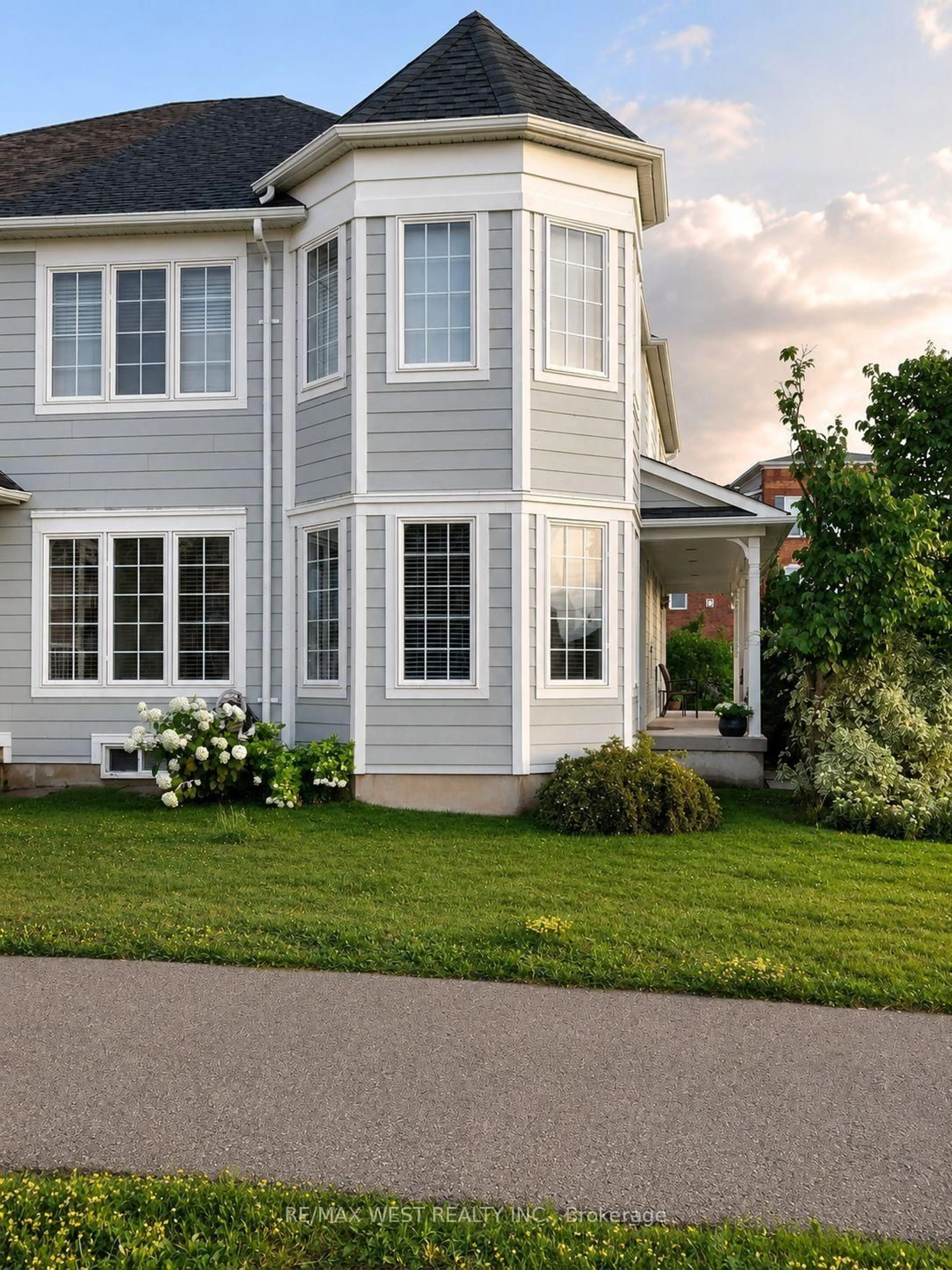 Home with vinyl exterior material, street for 168 Gas Lamp Lane, Markham Ontario L6B 1K5