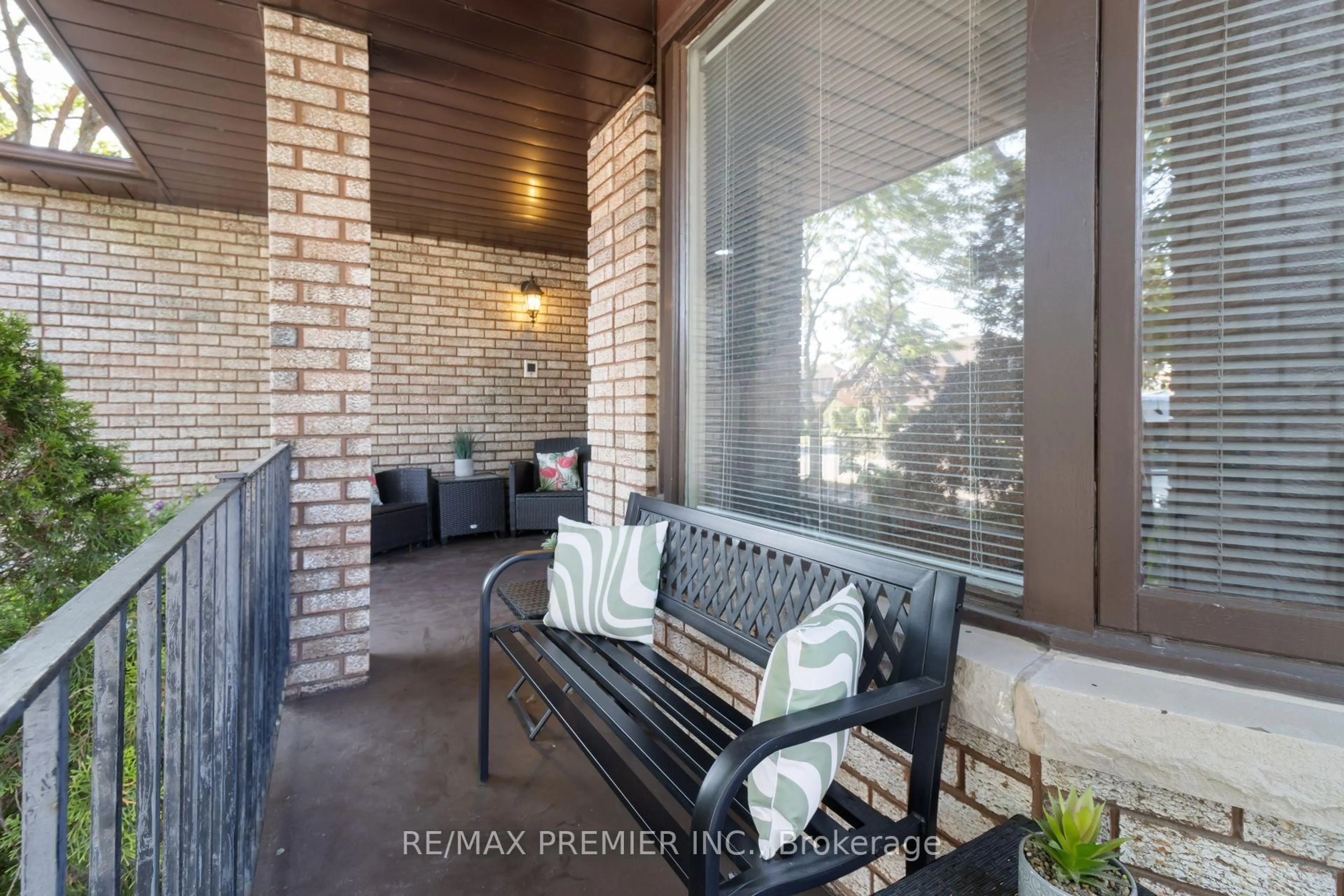Patio, street for 85 Calgary Gdns, Vaughan Ontario L4L 8B3