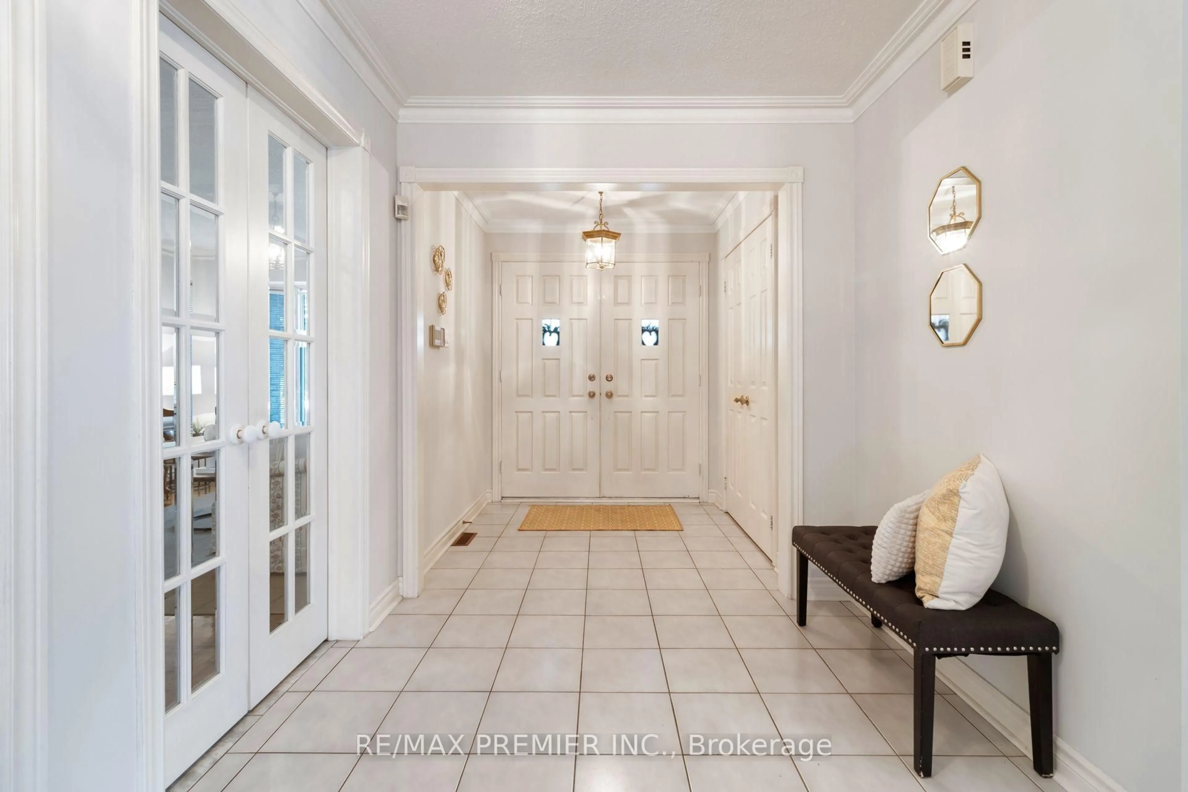 Indoor entryway for 85 Calgary Gdns, Vaughan Ontario L4L 8B3