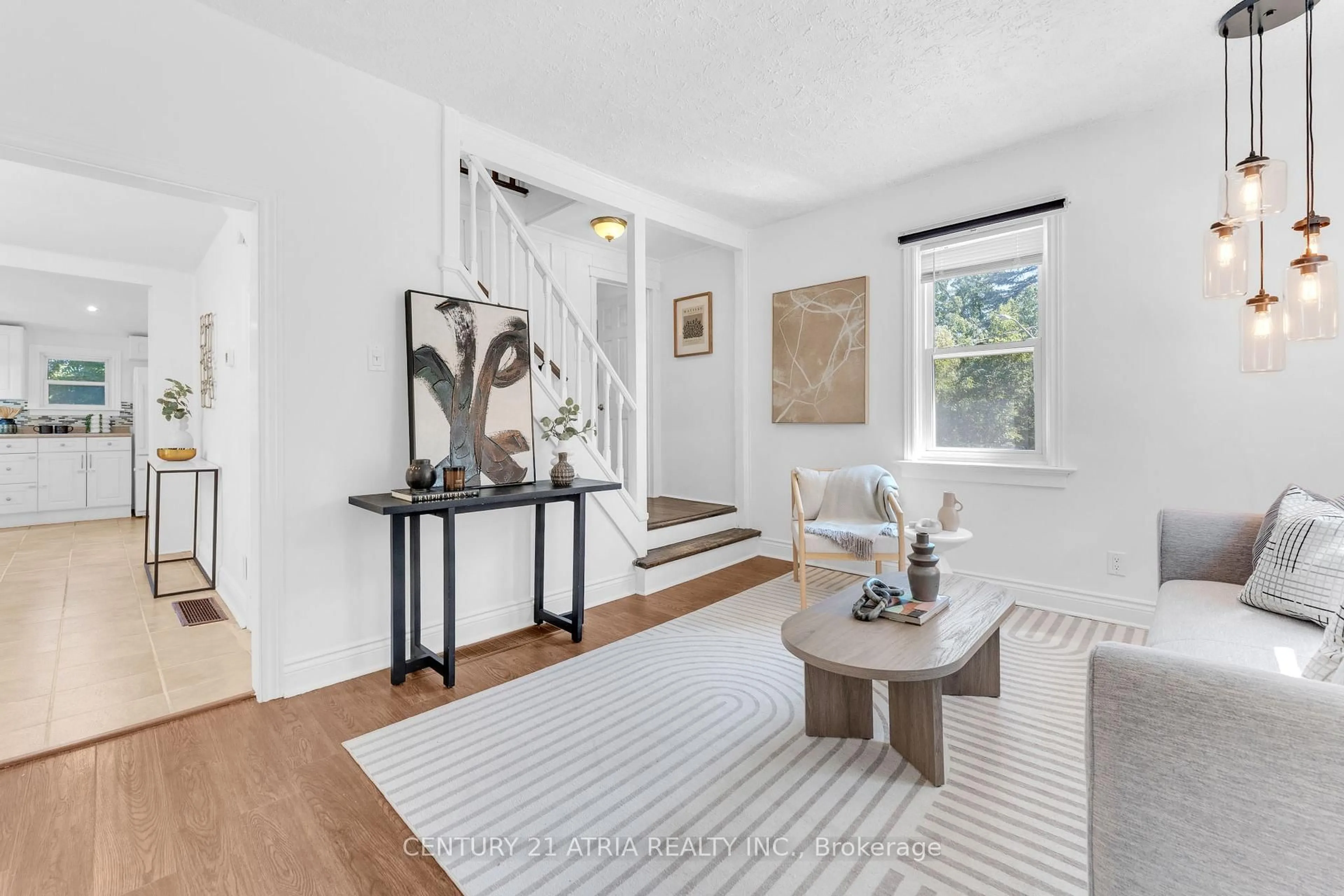 Indoor entryway for 609 Pearson St, Newmarket Ontario L3Y 1G4