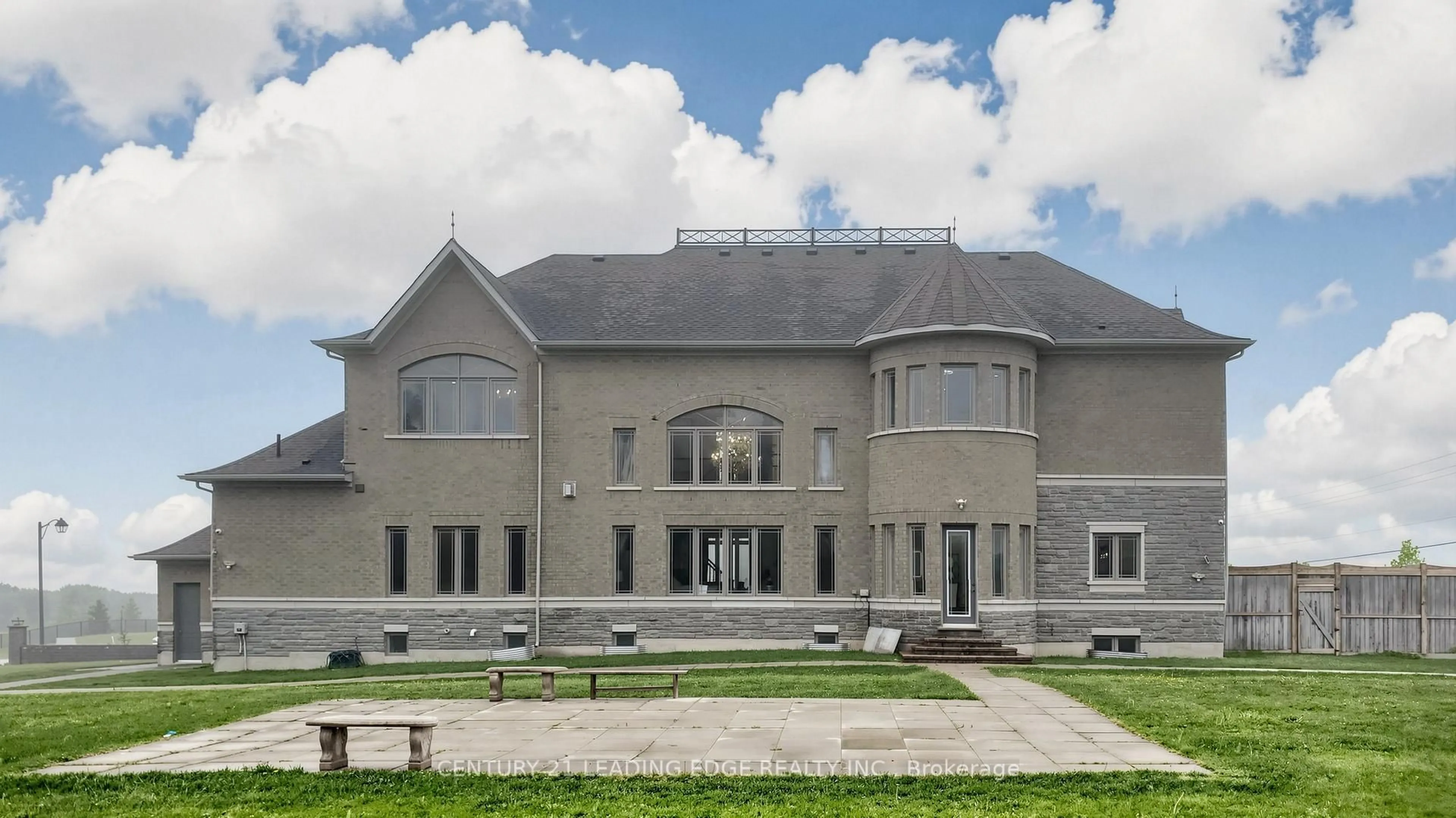 Unknown for 2 Sam Davis Crt, Whitchurch-Stouffville Ontario L4A 4R4