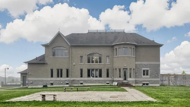 2 Sam Davis Crt, Whitchurch-Stouffville 3