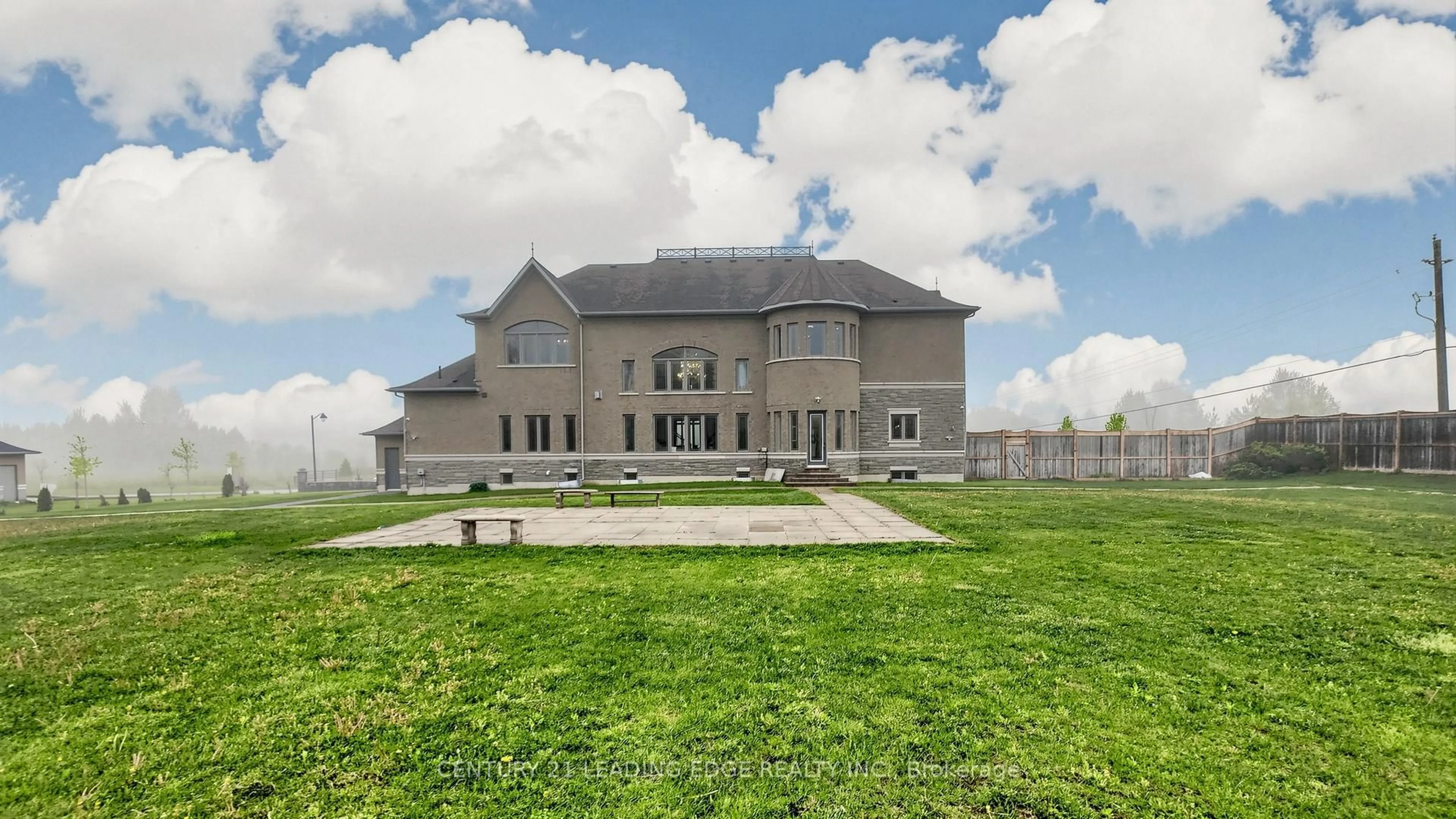 A pic from outside/outdoor area/front of a property/back of a property/a pic from drone, building for 2 Sam Davis Crt, Whitchurch-Stouffville Ontario L4A 4R4