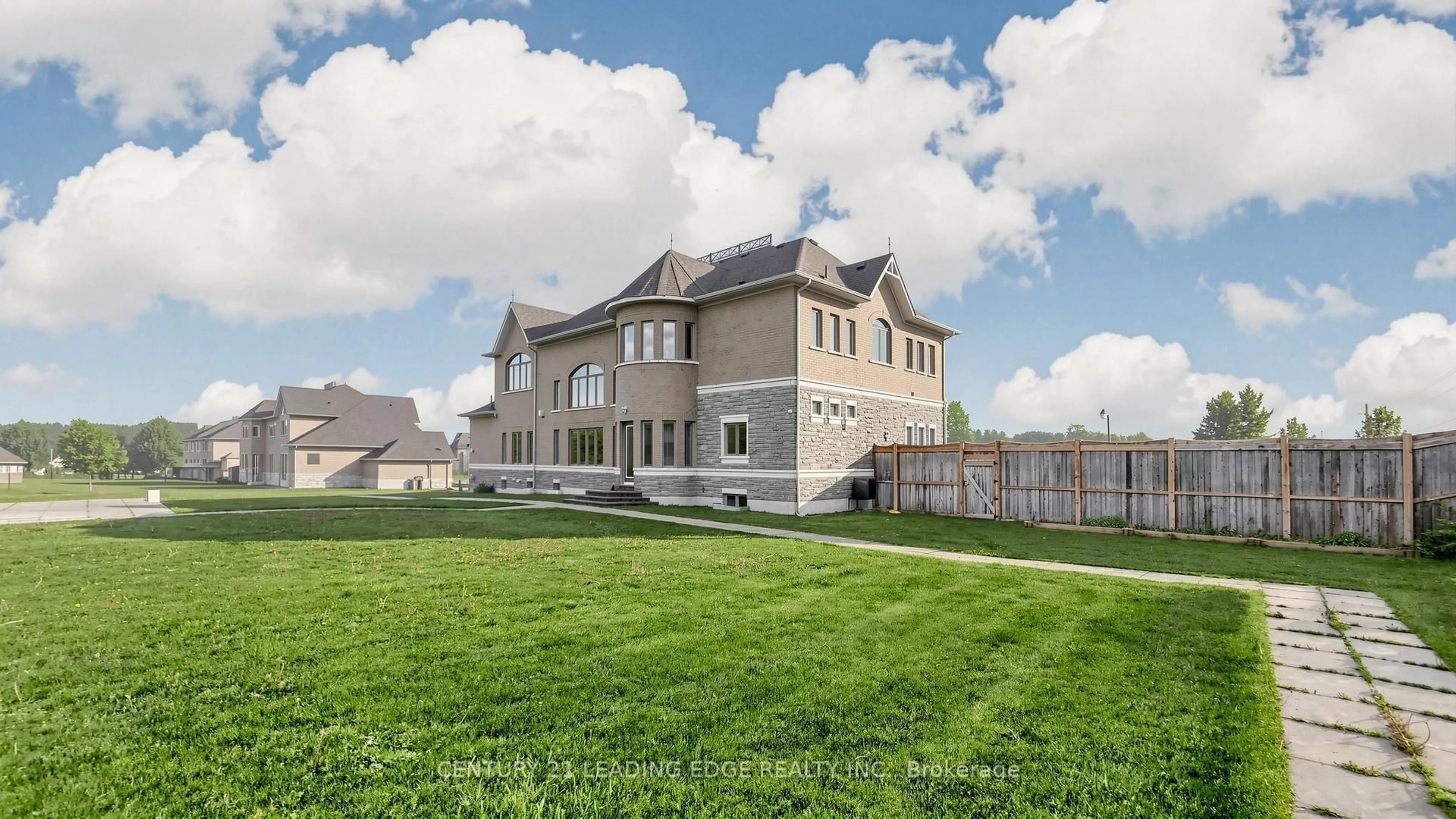 Unknown for 2 Sam Davis Crt, Whitchurch-Stouffville Ontario L4A 4R4
