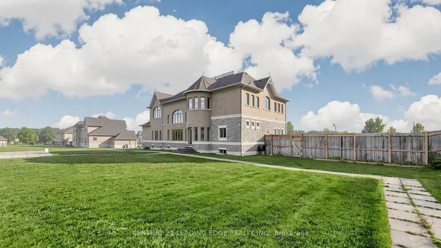2 Sam Davis Crt, Whitchurch-Stouffville 5