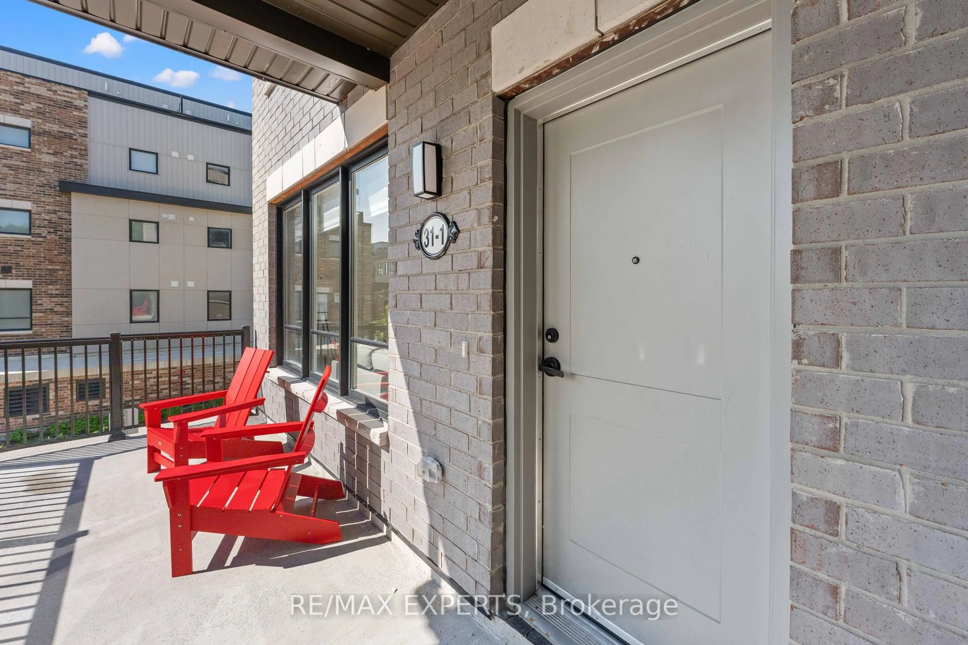 Patio, street for 31 Baynes Way #1, Bradford West Gwillimbury Ontario L3Z 4M3