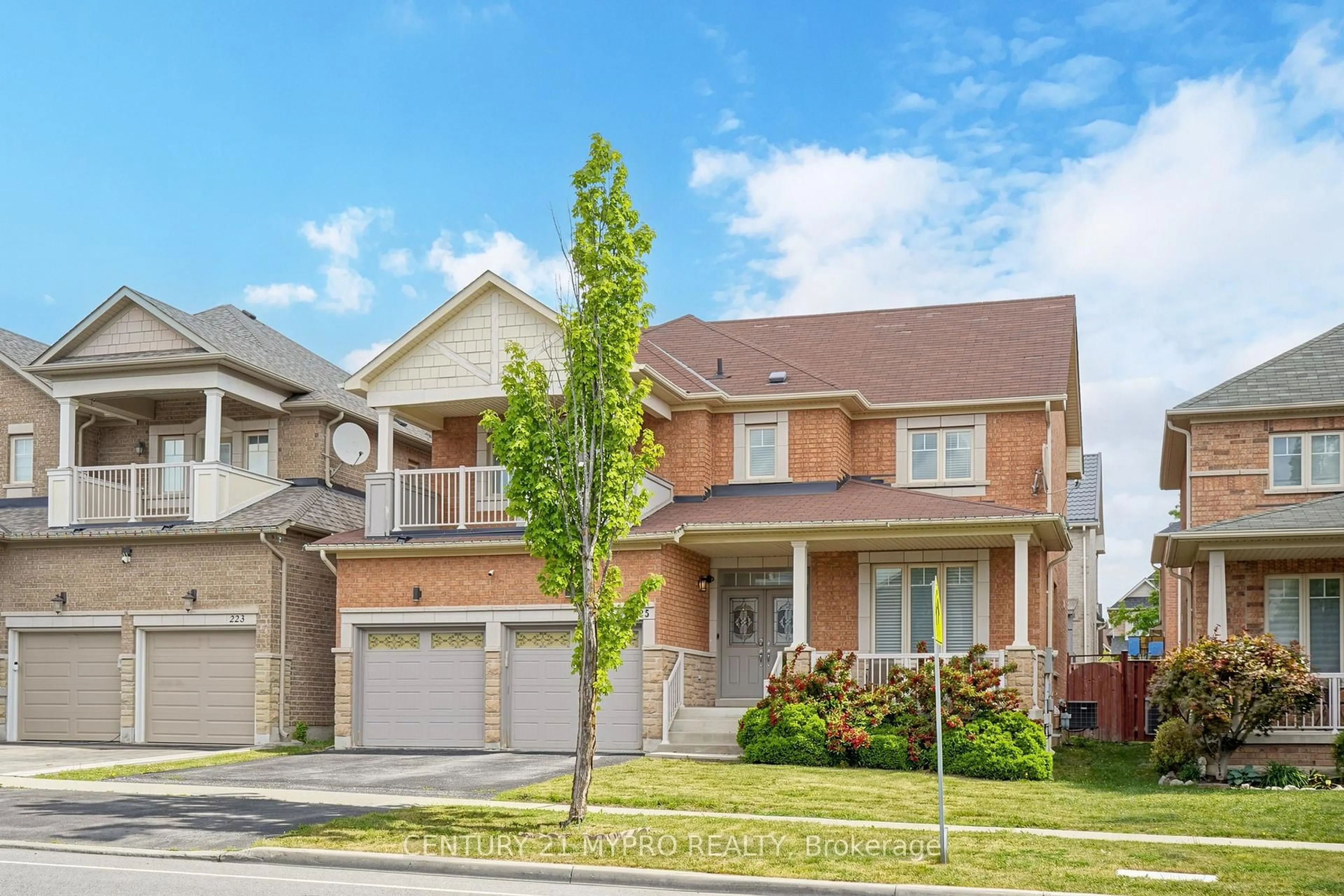 Home with brick exterior material, street for 225 Silver Maple Rd, Richmond Hill Ontario L4E 4Z3