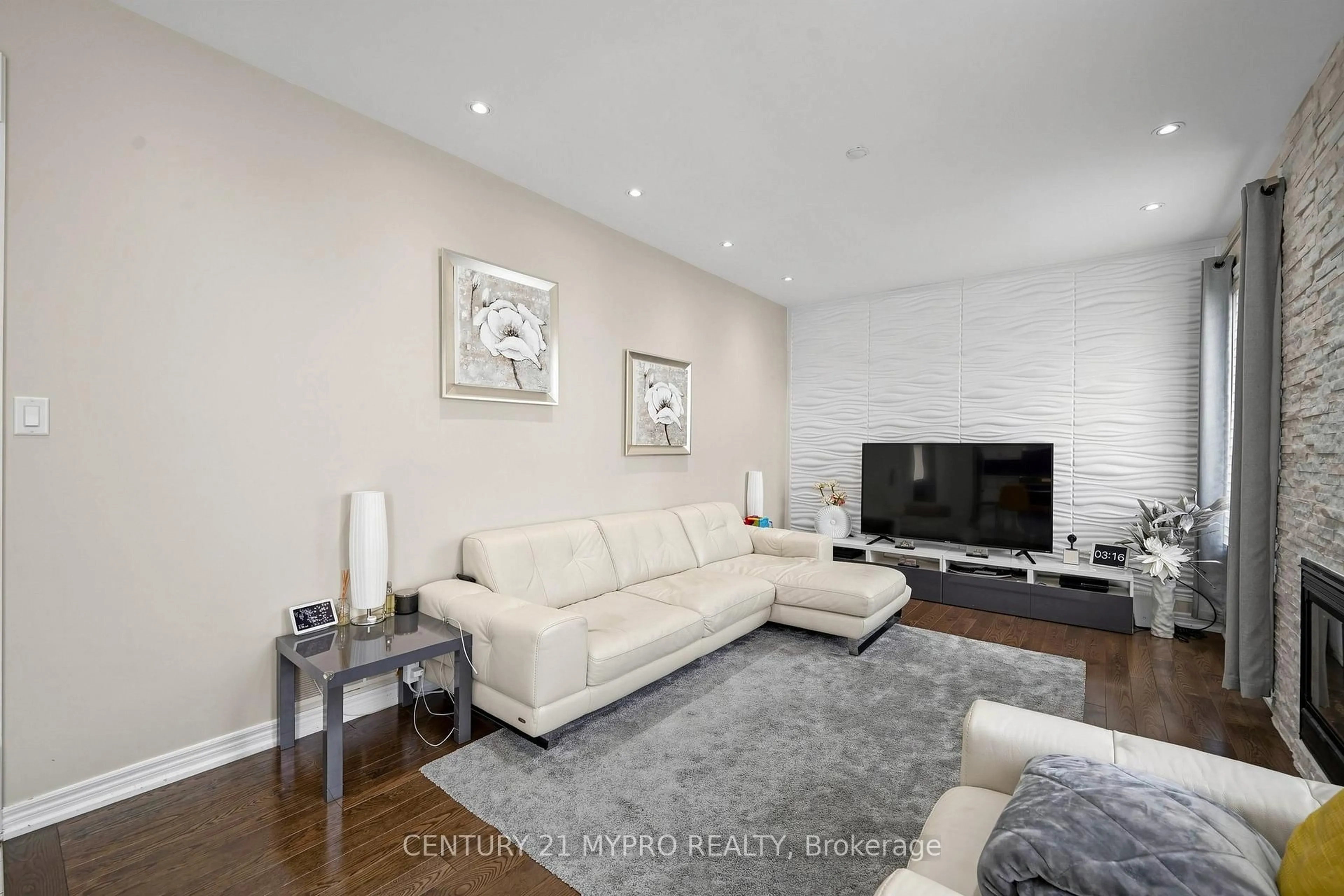 Living room with furniture, unknown for 225 Silver Maple Rd, Richmond Hill Ontario L4E 4Z3