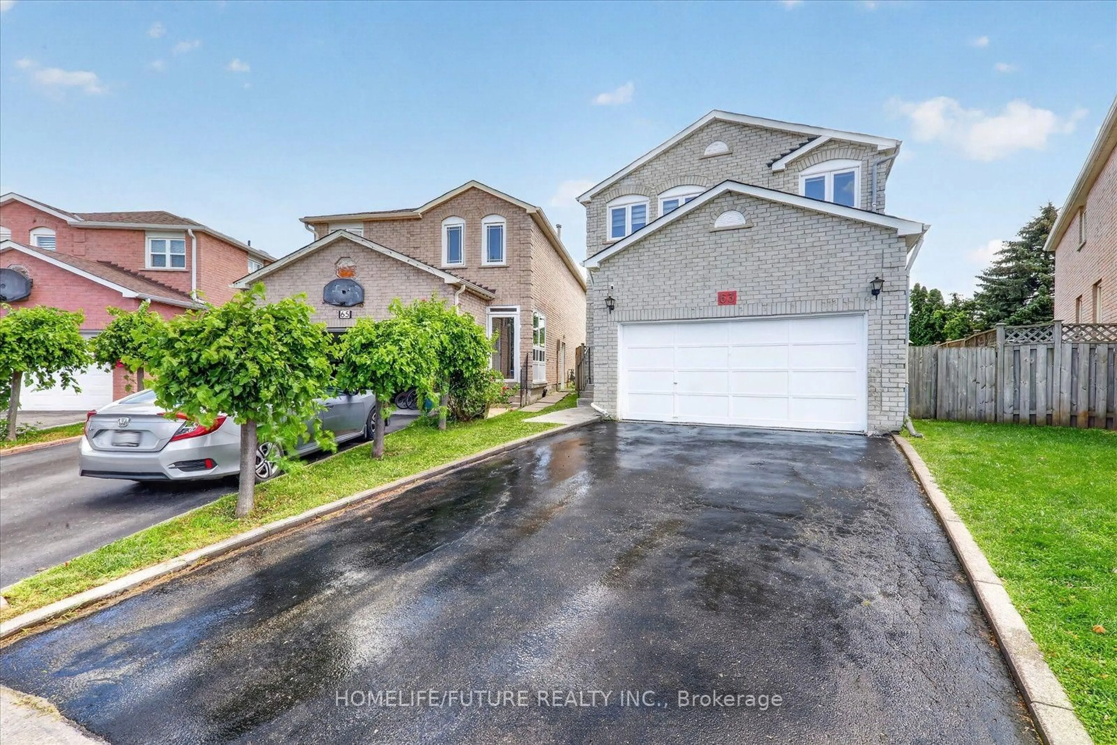 A pic from outside/outdoor area/front of a property/back of a property/a pic from drone, street for 63 Chloe Cres, Markham Ontario L3S 2H8