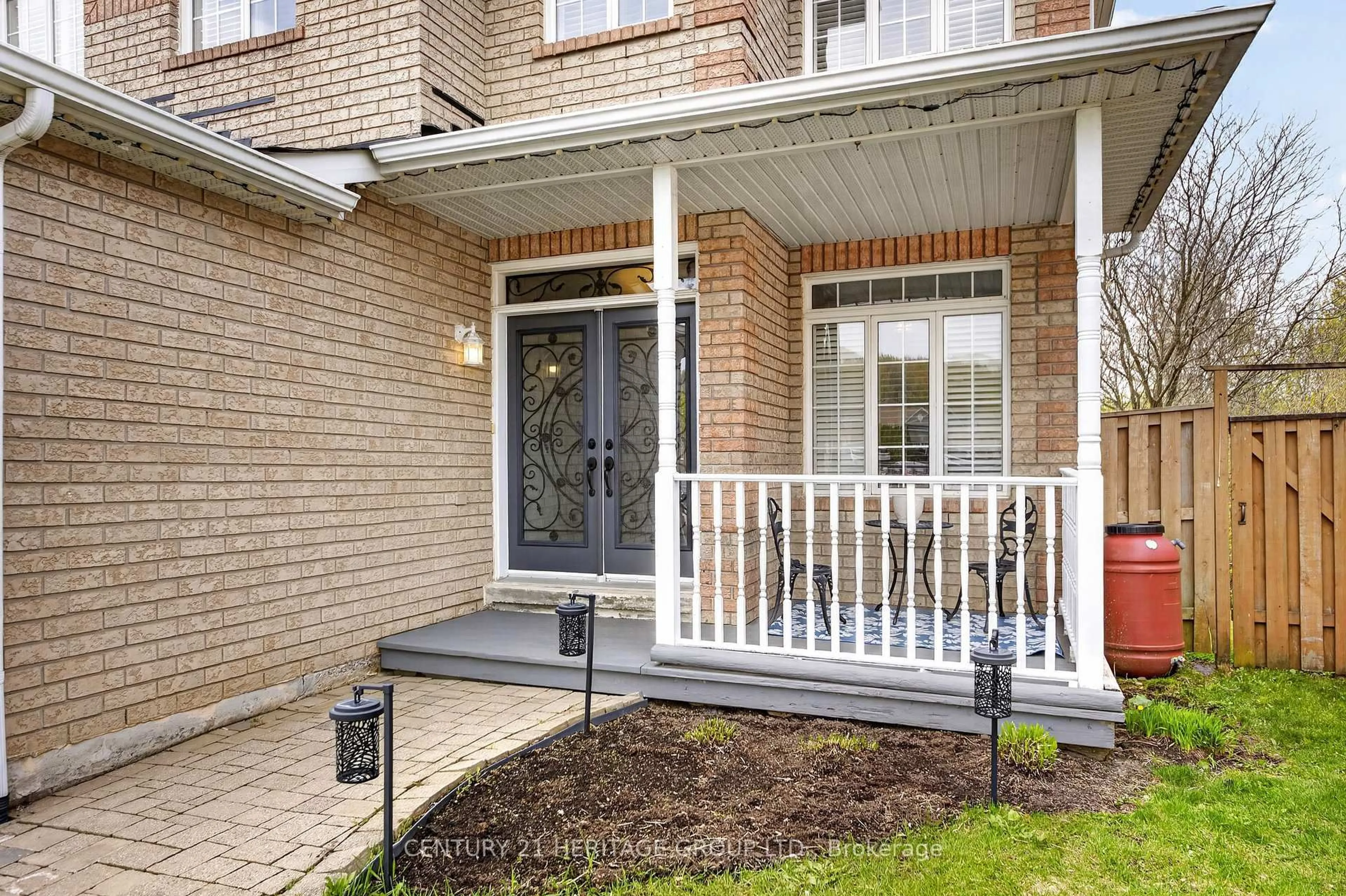 Indoor entryway for 1858 Emerald Crt, Innisfil Ontario L9S 2A5