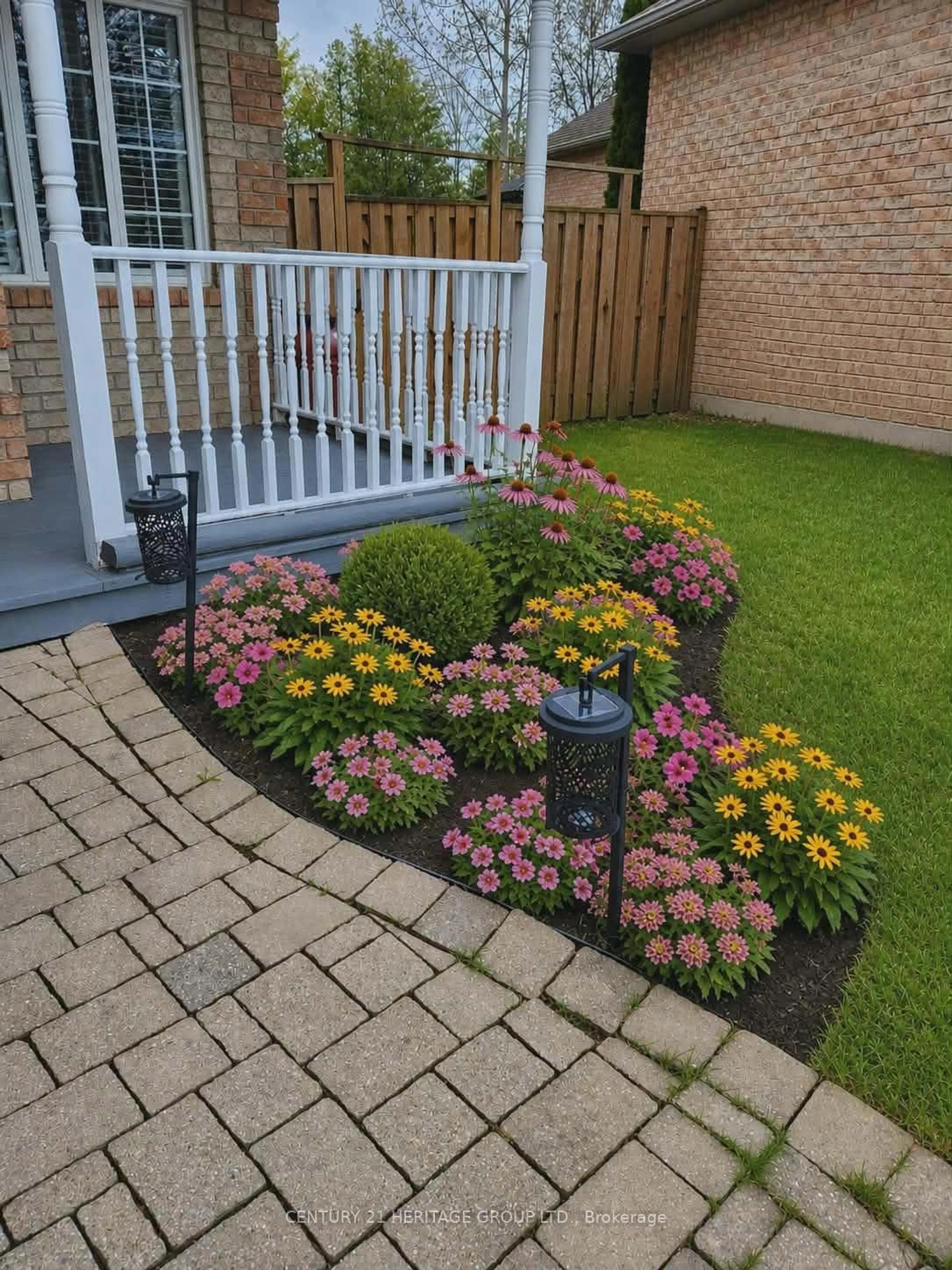 Patio, street for 1858 Emerald Crt, Innisfil Ontario L9S 2A5