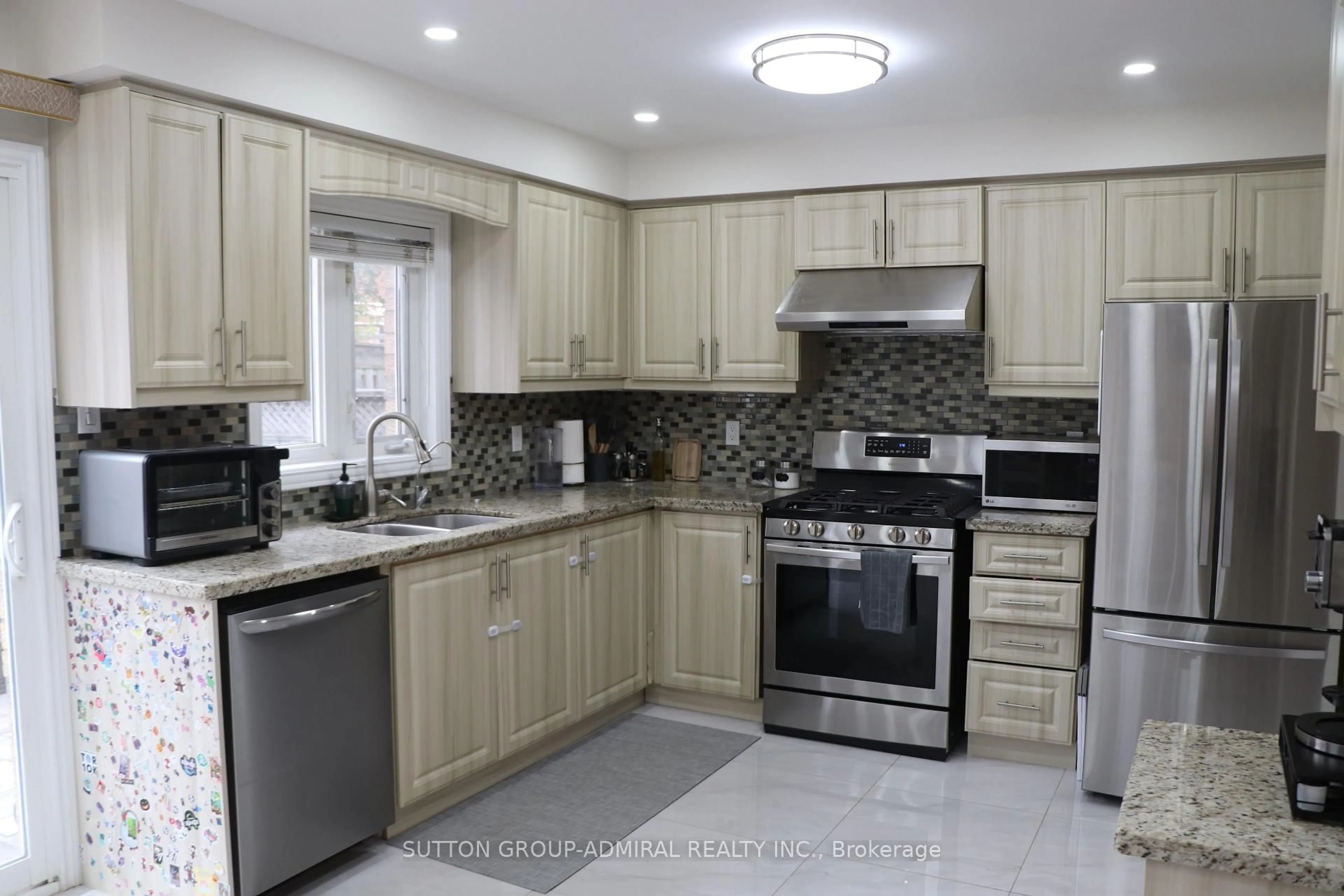 Standard kitchen, ceramic/tile floor for 15 Apollo Rd, Markham Ontario L3S 4G8