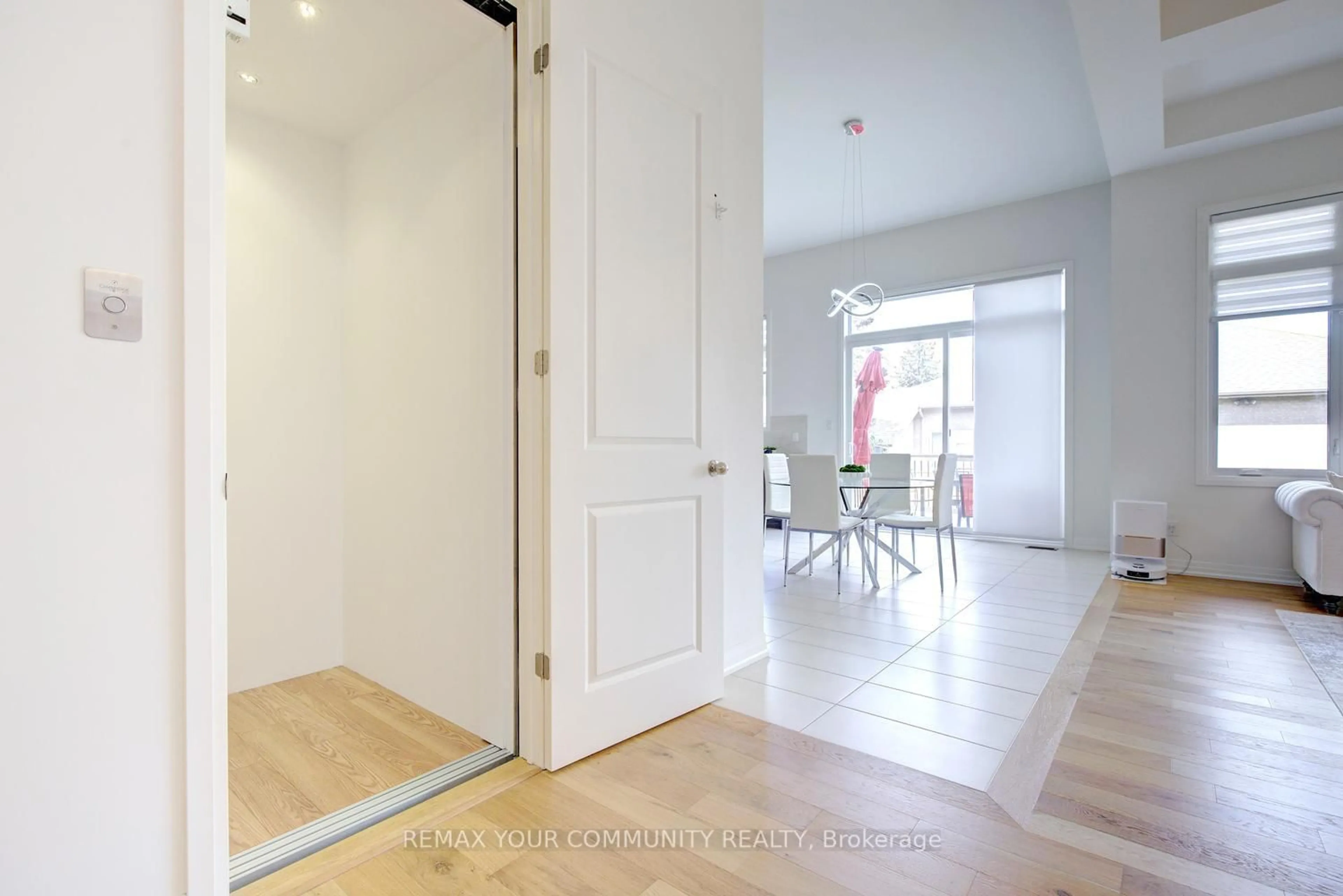 Indoor entryway for 96 Bond Cres, Richmond Hill Ontario L4E 3K7