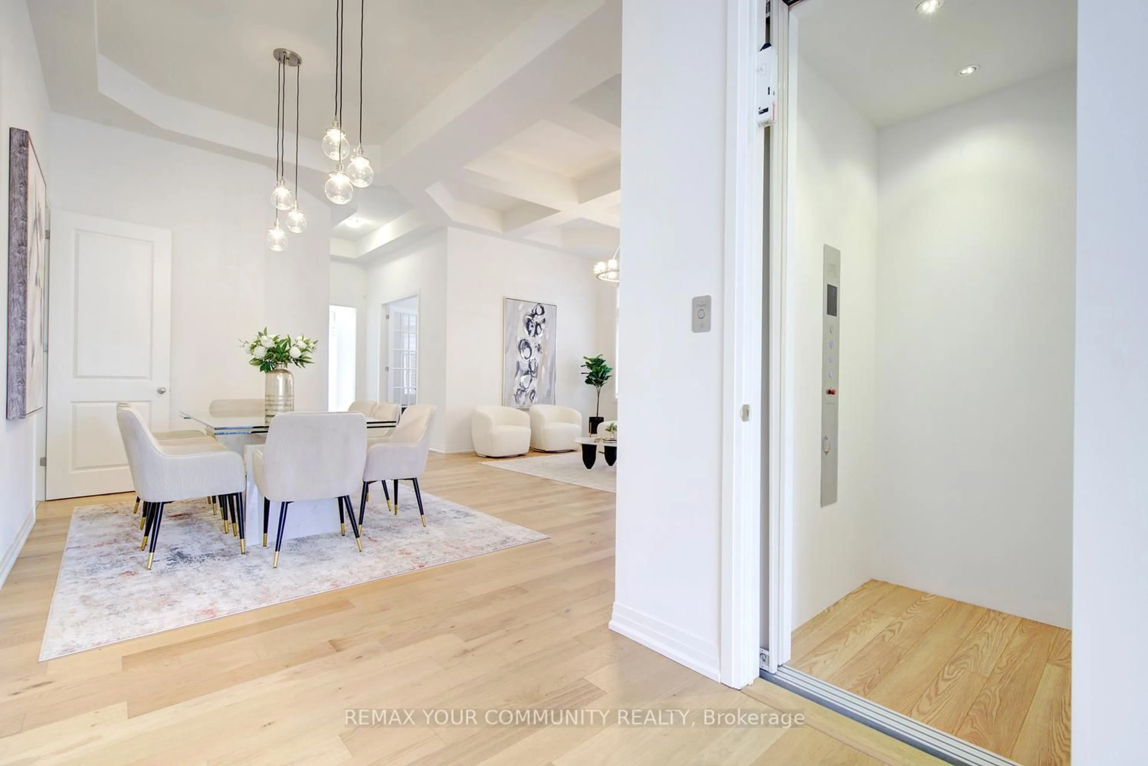 Indoor entryway for 96 Bond Cres, Richmond Hill Ontario L4E 3K7