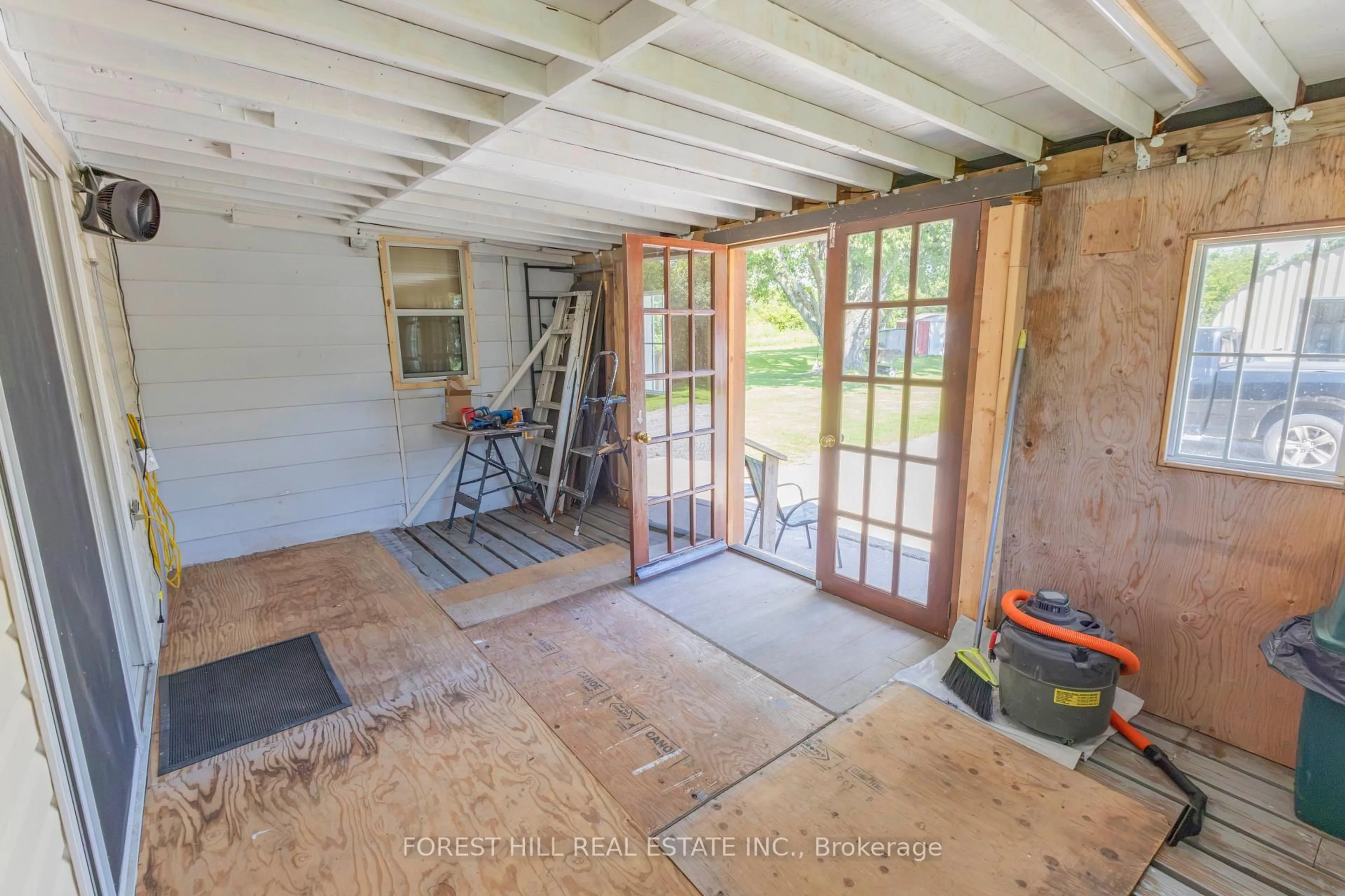 Indoor entryway for 25955 Maple Beach Rd, Brock Ontario L0K 1A0