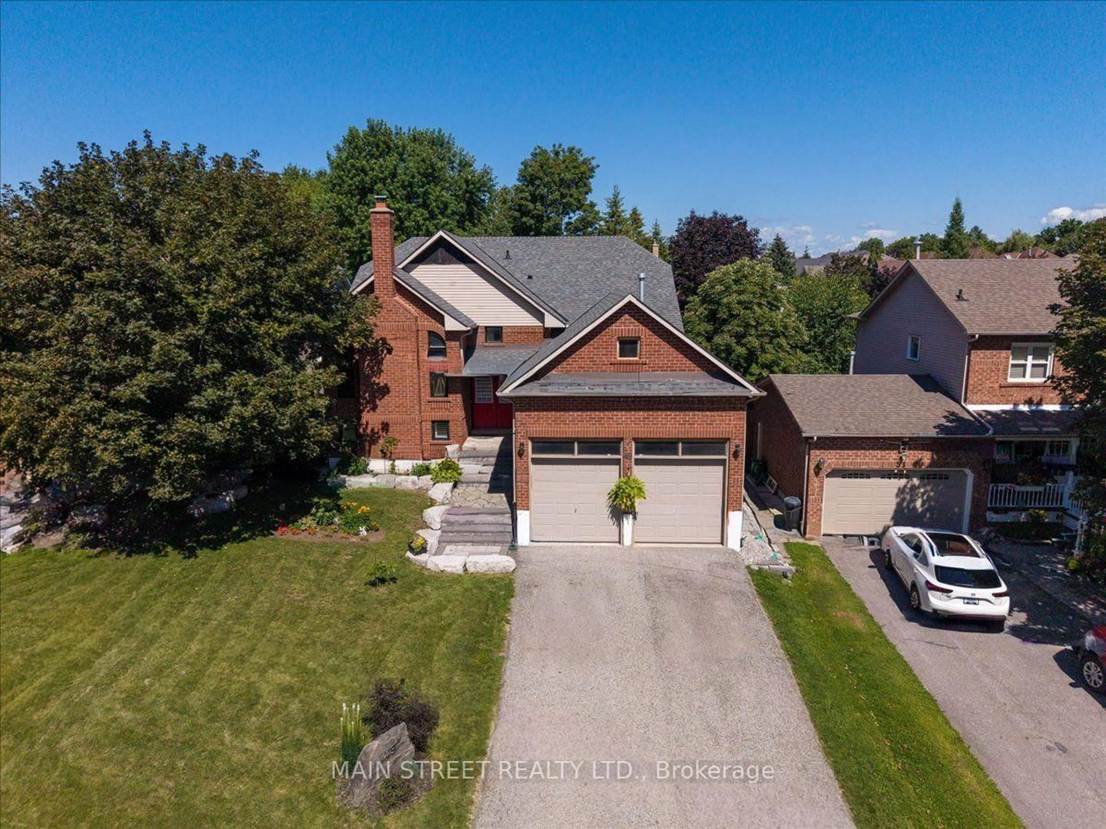 A pic from outside/outdoor area/front of a property/back of a property/a pic from drone, street for 49 Circle Ridge Dr, Georgina Ontario L4P 2H2