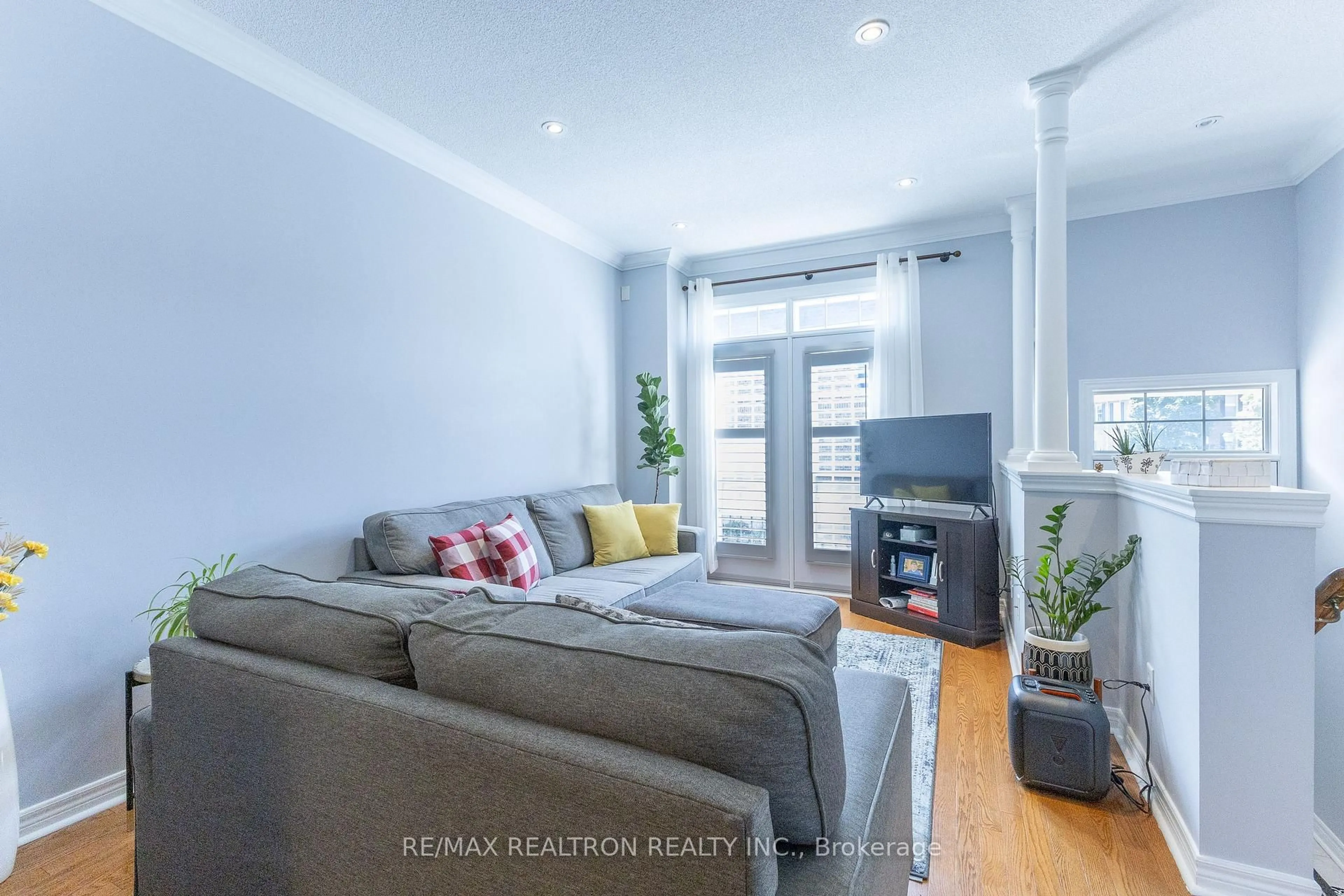 Living room with furniture, unknown for 6 Leonard St #35, Richmond Hill Ontario L4C 0L6