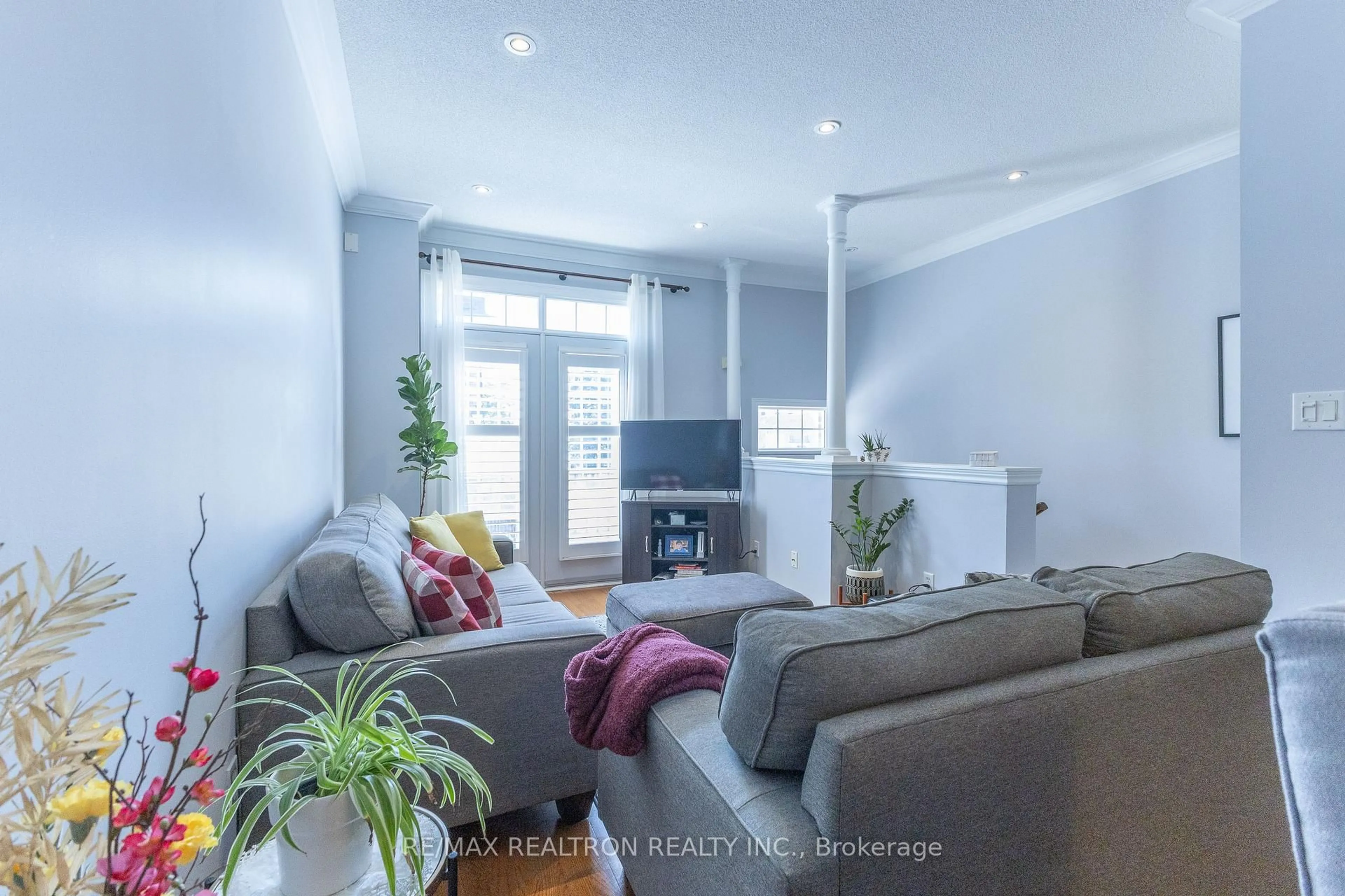 Living room with furniture, unknown for 6 Leonard St #35, Richmond Hill Ontario L4C 0L6