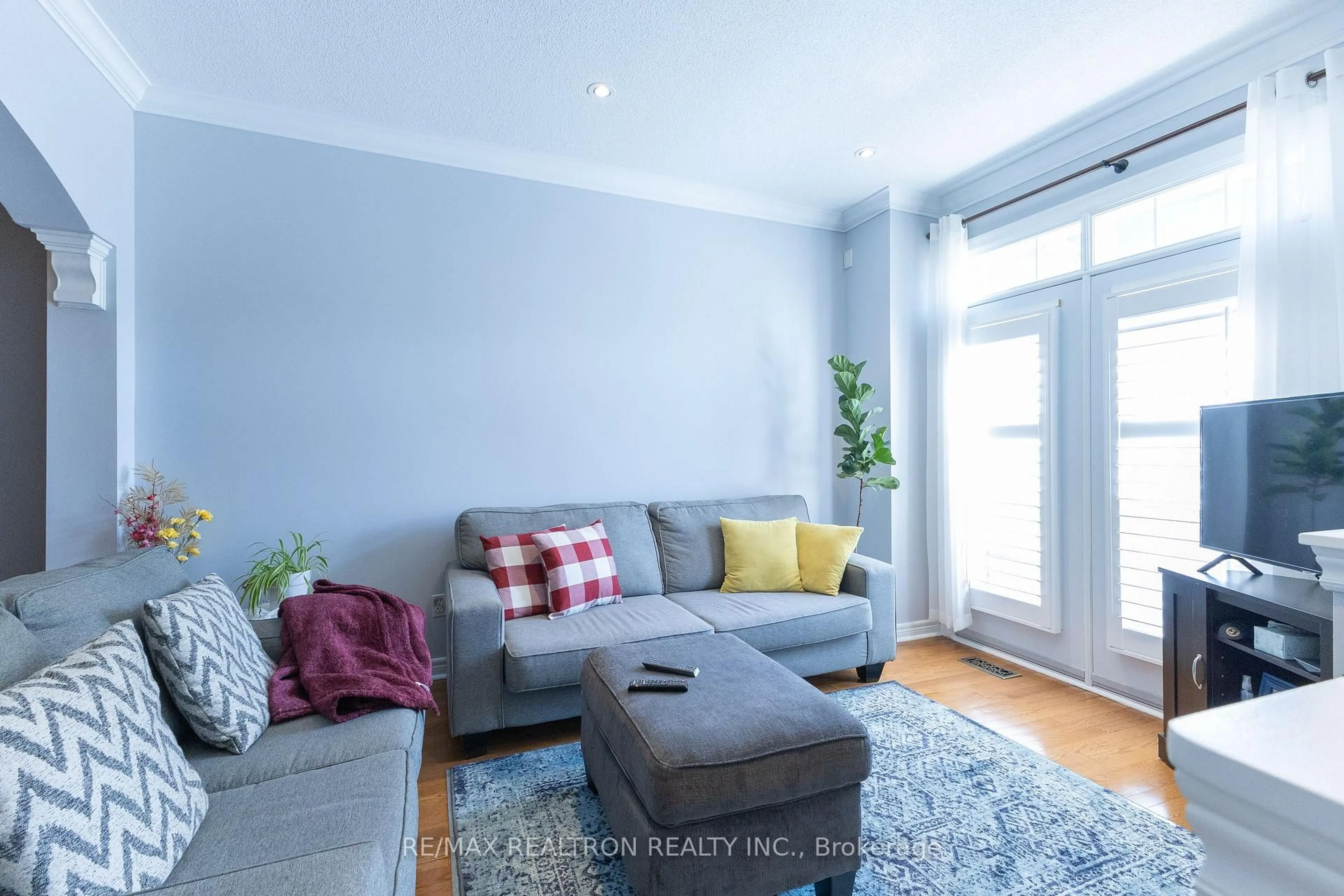 Living room with furniture, unknown for 6 Leonard St #35, Richmond Hill Ontario L4C 0L6