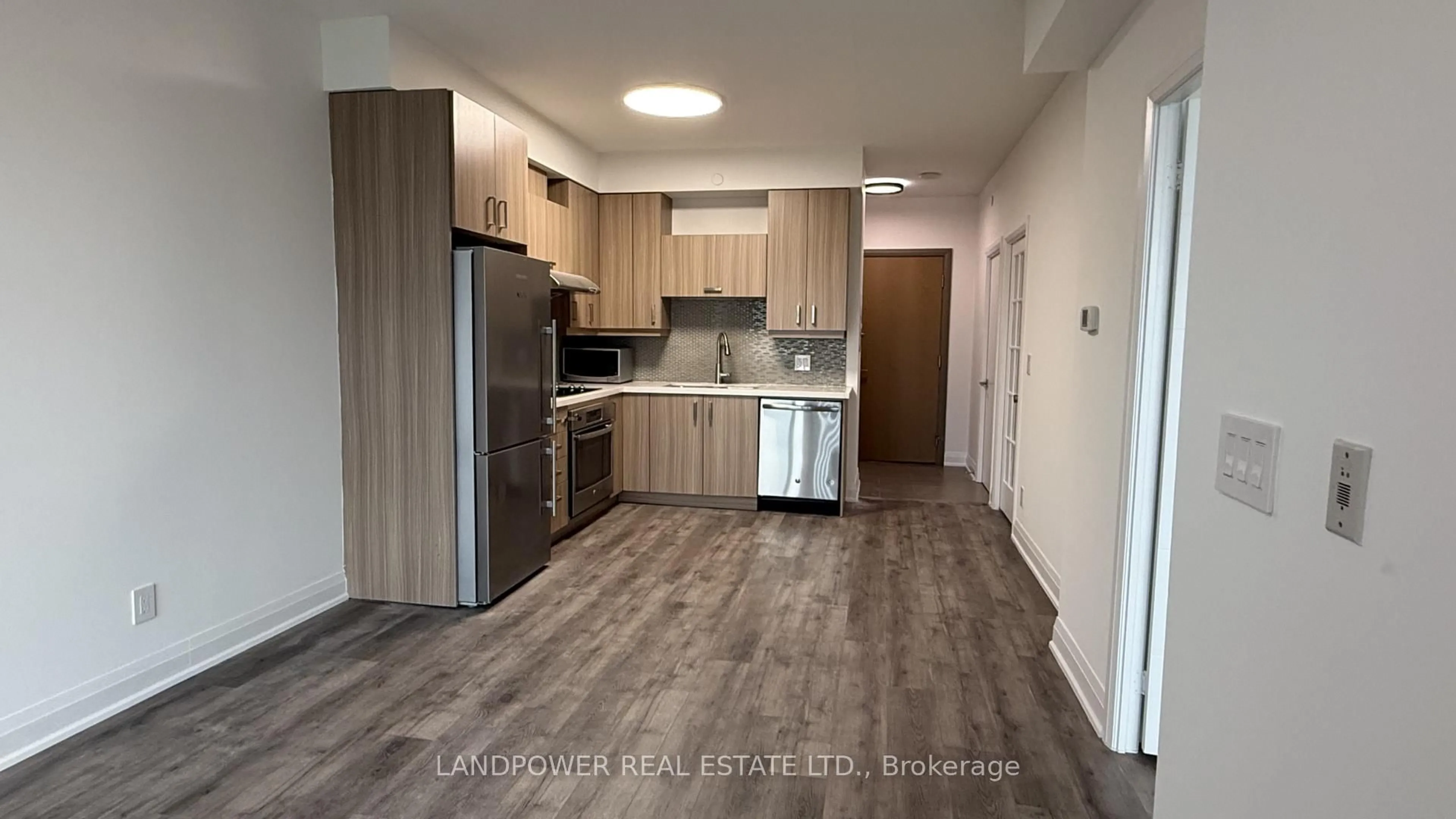 Standard kitchen, wood/laminate floor for 28 Uptown Dr #515, Markham Ontario L3R 5M8