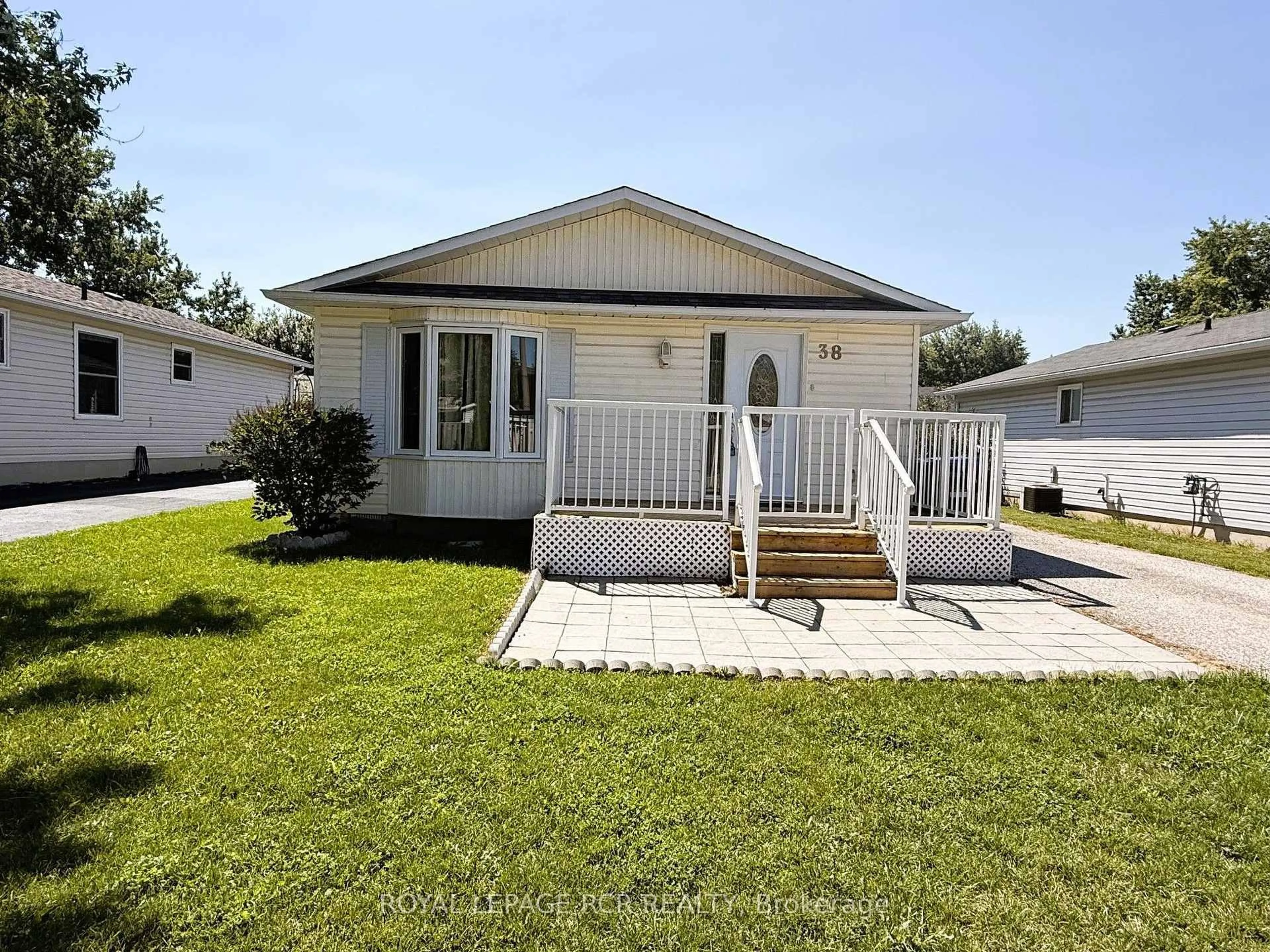 Home with vinyl exterior material, street for 38 Royal Oak Dr, Innisfil Ontario L0L 1L0