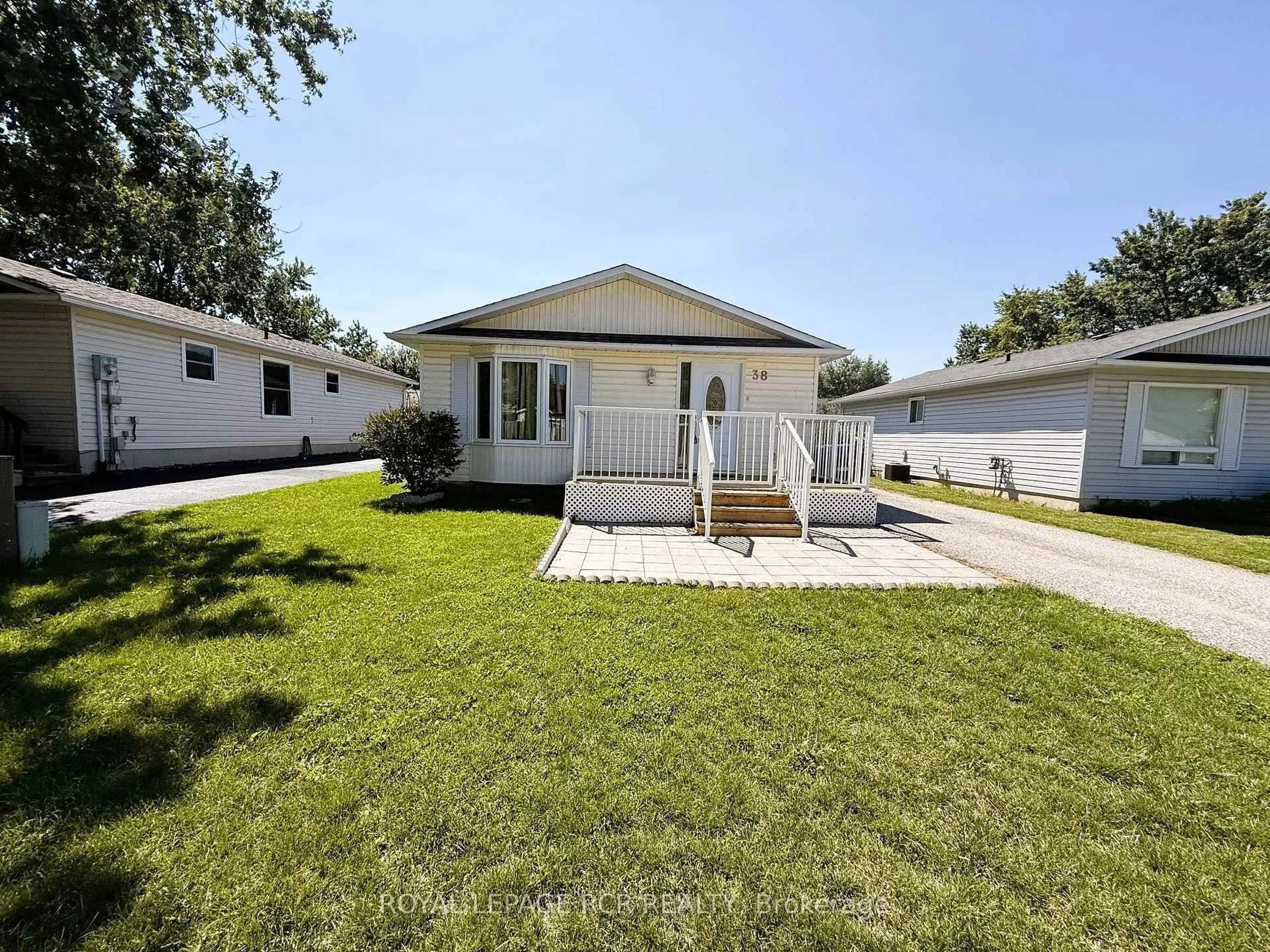 Home with vinyl exterior material, street for 38 Royal Oak Dr, Innisfil Ontario L0L 1L0