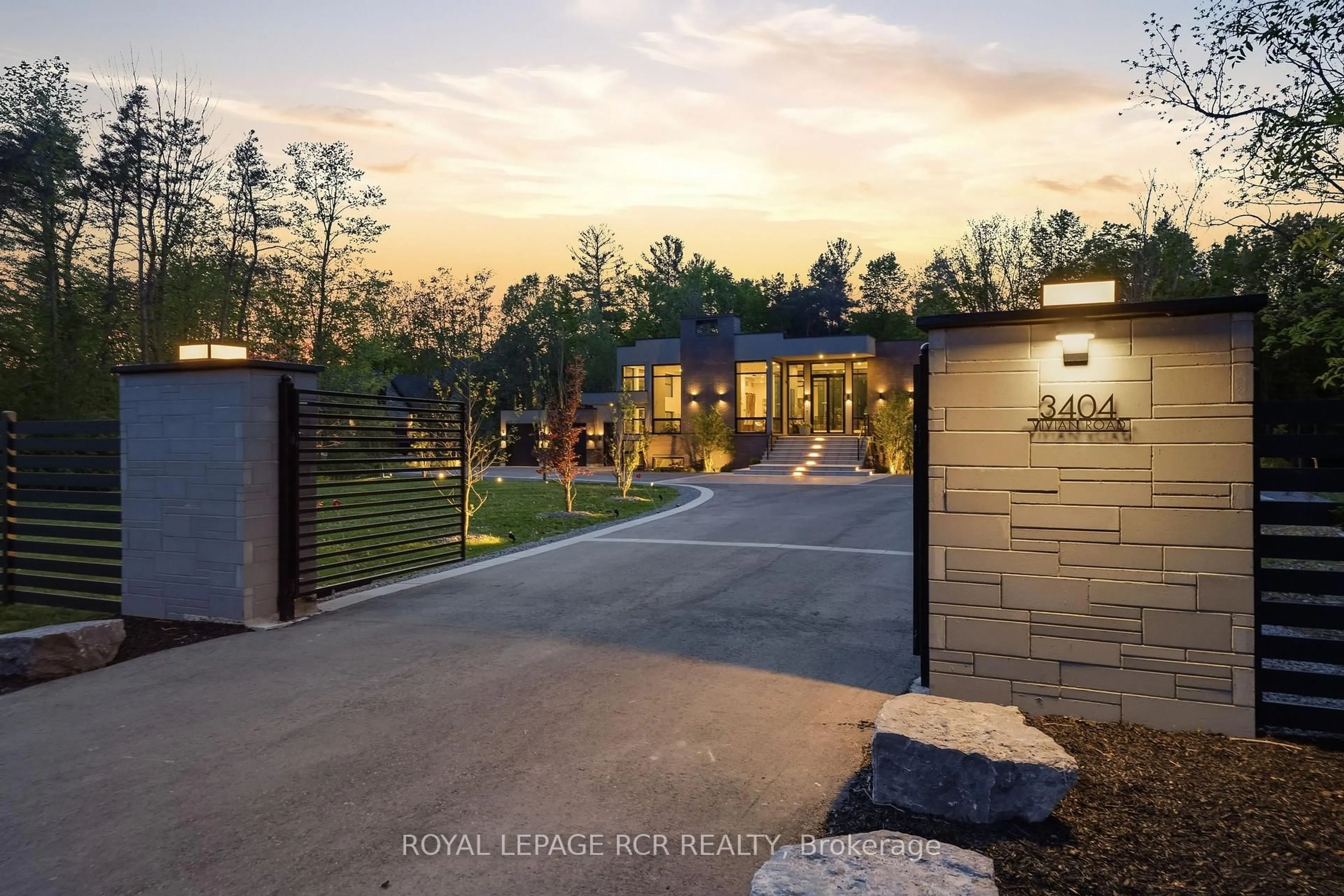 Home with brick exterior material, mountain view for 3404 Vivian Rd, Whitchurch-Stouffville Ontario L4A 2M4
