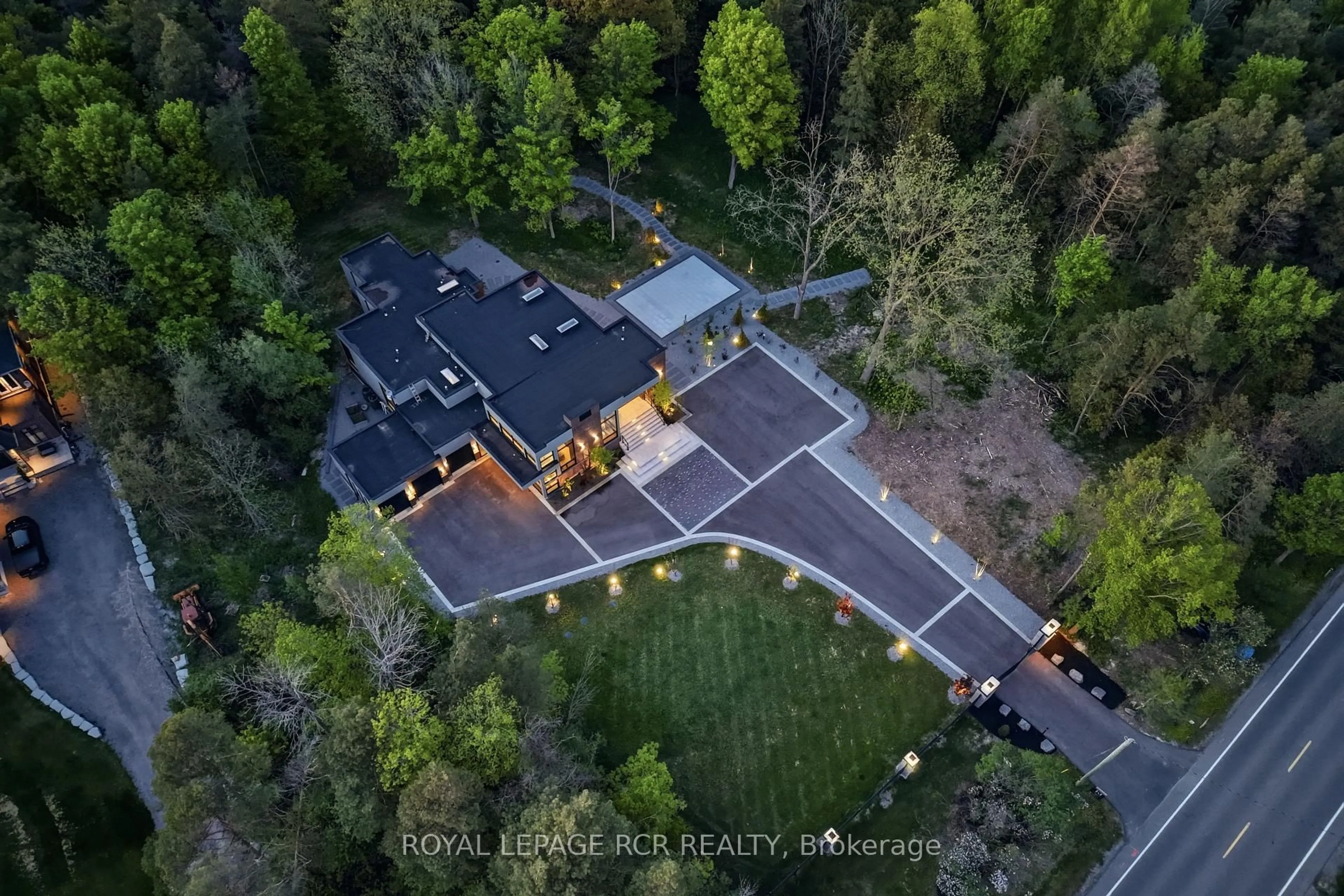 A pic from outside/outdoor area/front of a property/back of a property/a pic from drone, unknown for 3404 Vivian Rd, Whitchurch-Stouffville Ontario L4A 2M4