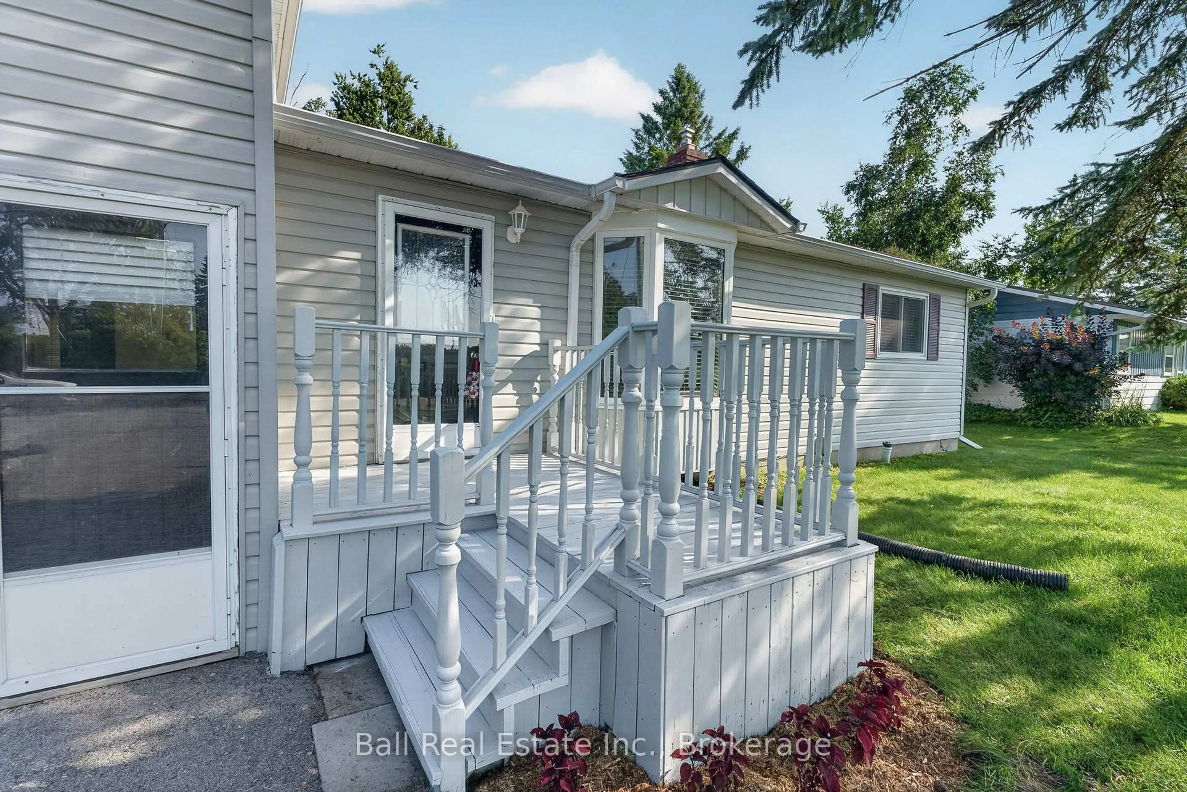 Home with vinyl exterior material, street for 42 Maplewood Ave, Brock Ontario L0K 1A0