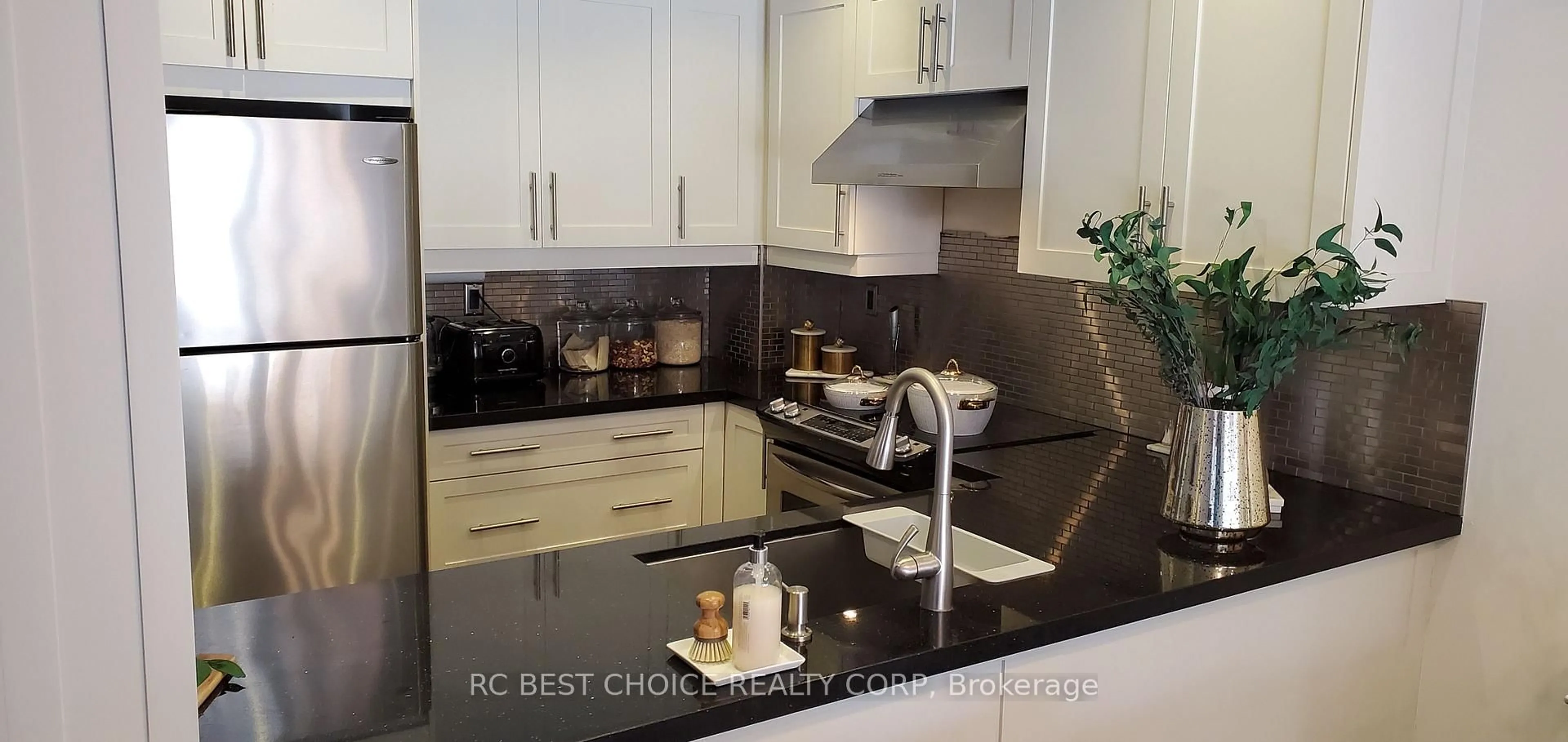 Contemporary kitchen, ceramic/tile floor for 68 Carron Ave, Vaughan Ontario L6A 1Y6