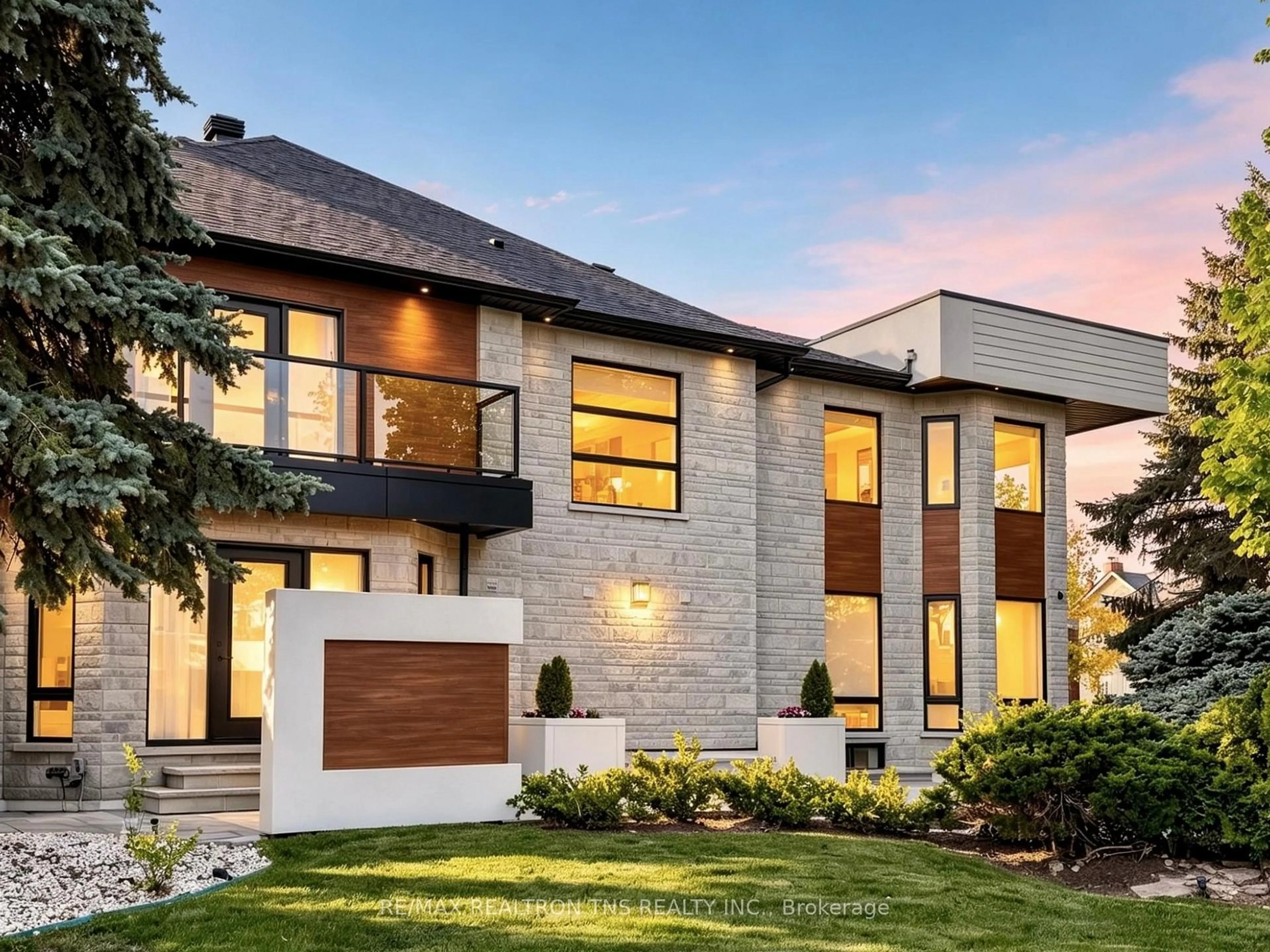 Home with brick exterior material, street for 2 Eastgate Cres, Richmond Hill Ontario L4B 3G7