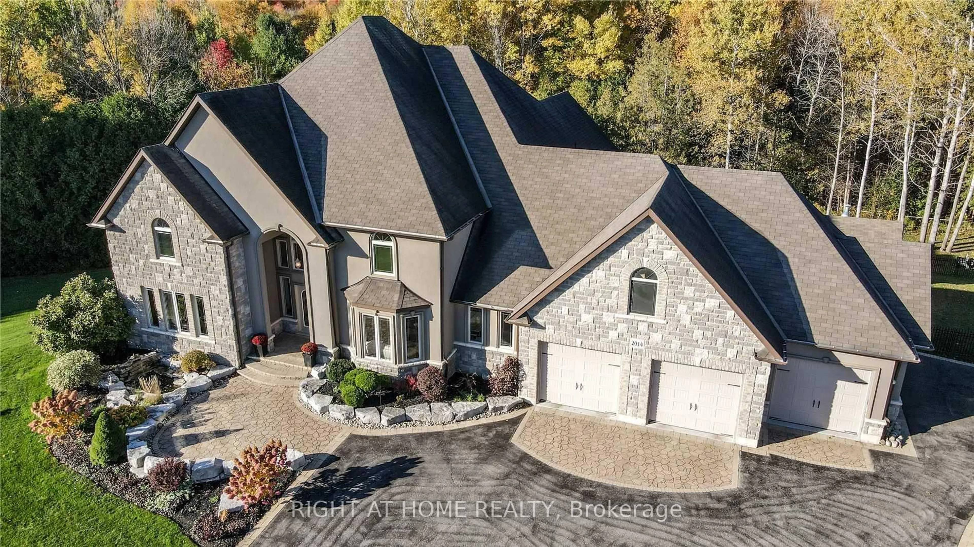 Home with brick exterior material, unknown for 2014 Innisbrook St, Innisfil Ontario L9S 5A3