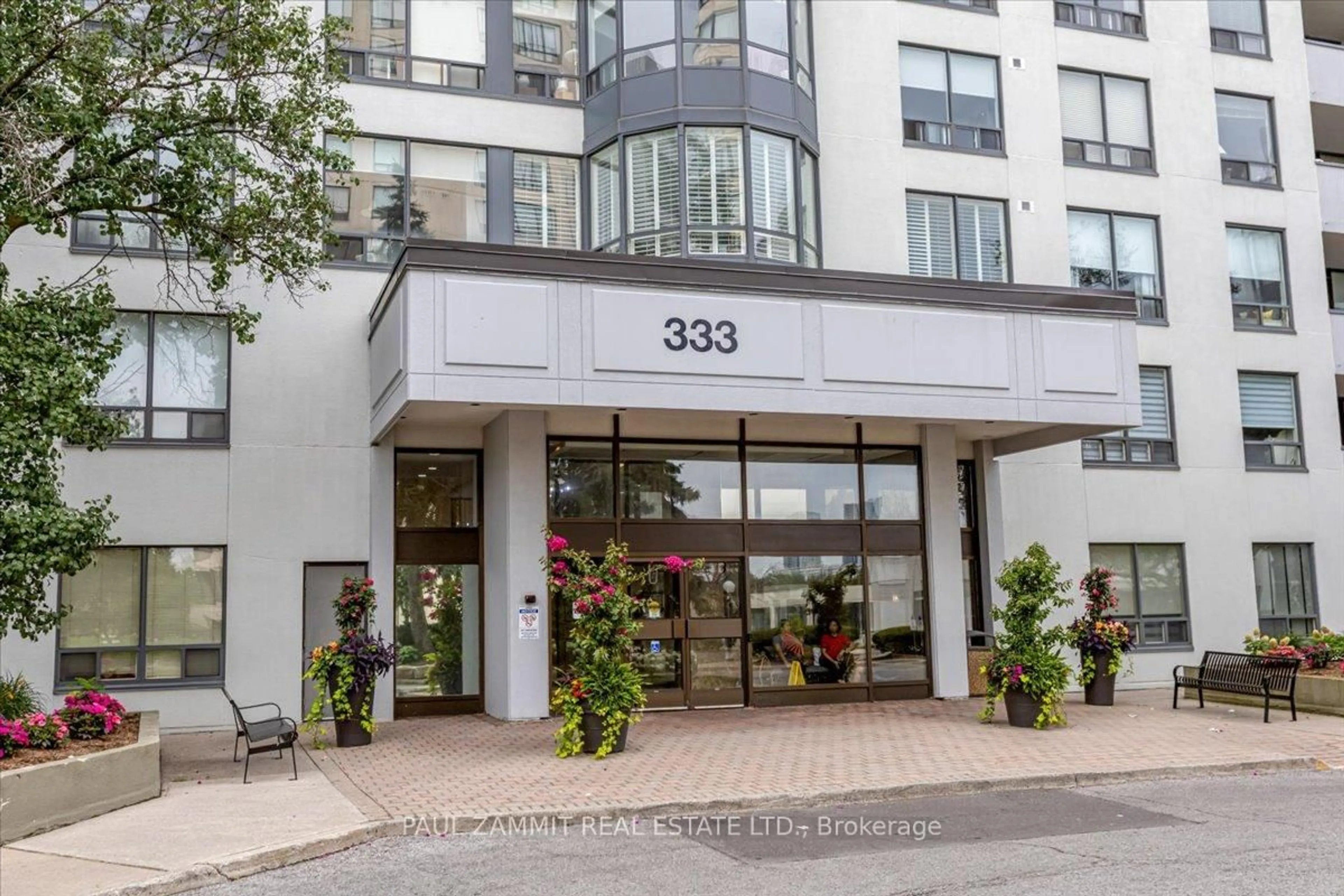 Indoor foyer for 333 Clark Ave ##103, Vaughan Ontario L4J 7K4