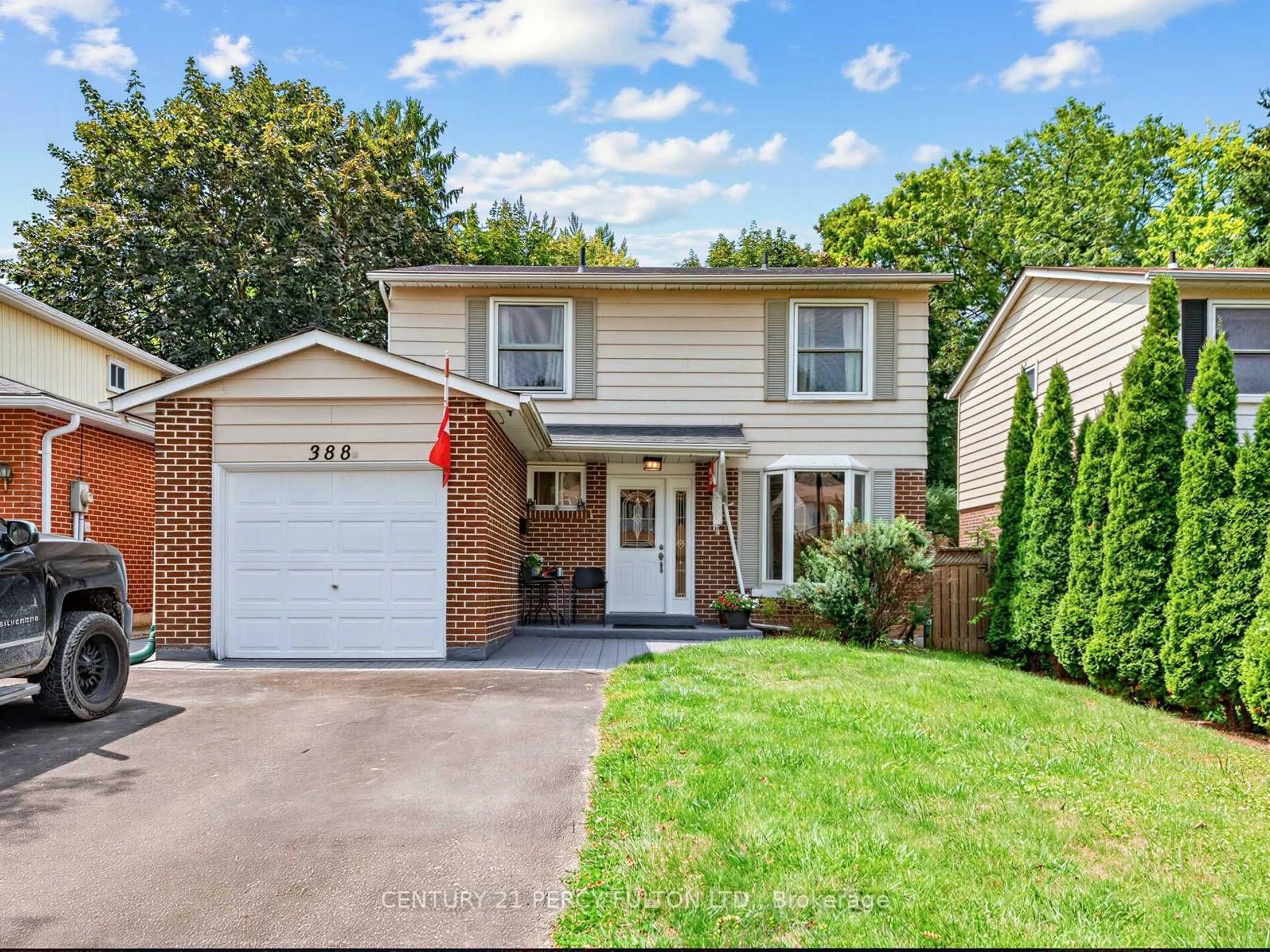 Home with vinyl exterior material, street for 388 Handley Cres, Newmarket Ontario L3Y 4T4