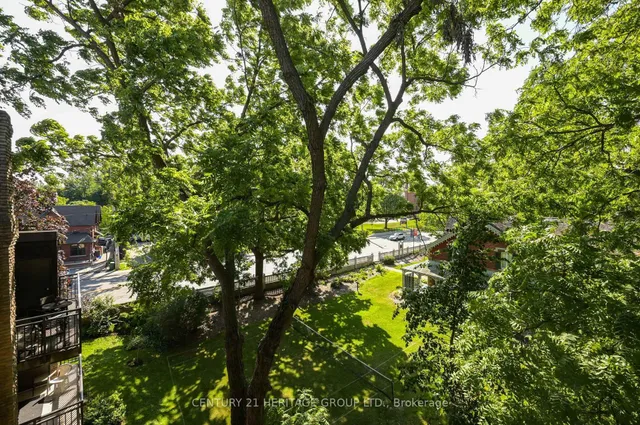 15390 Yonge St #PH 1, Aurora 5