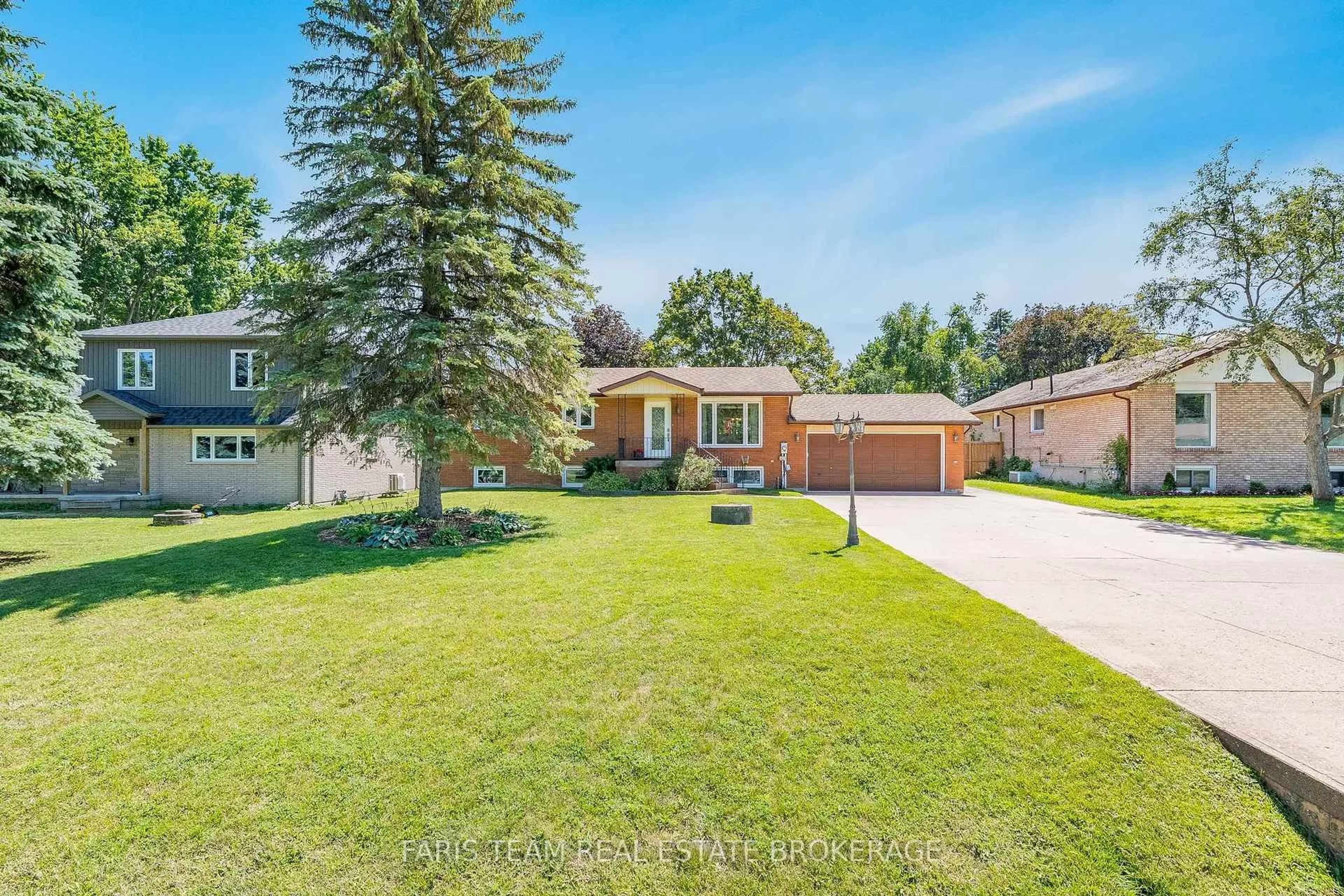 A pic from outside/outdoor area/front of a property/back of a property/a pic from drone, street for 1041 Lebanon Dr, Innisfil Ontario L9S 2B7