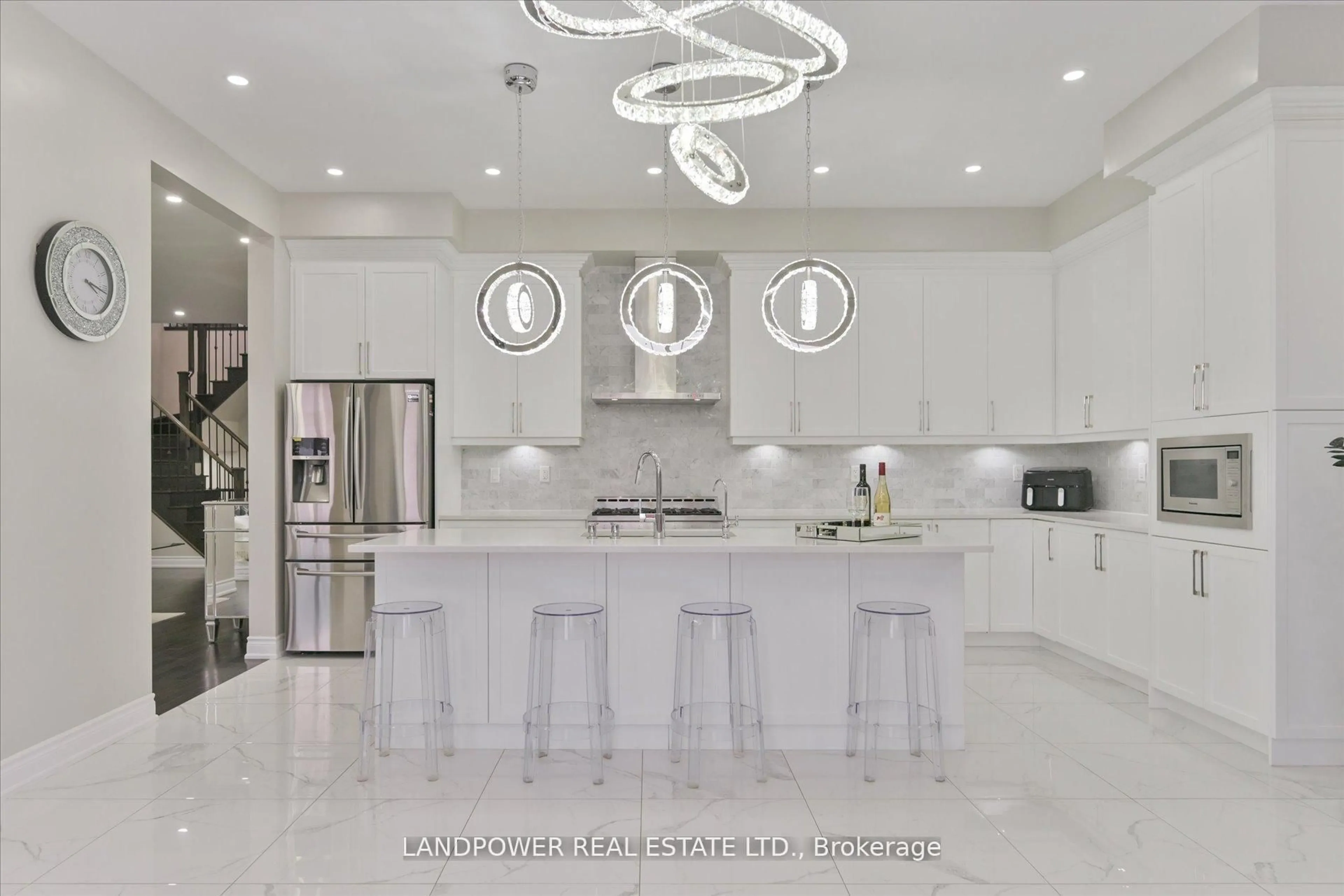 Contemporary kitchen, ceramic/tile floor for 20 Tesla Cres, East Gwillimbury Ontario L9N 0T3