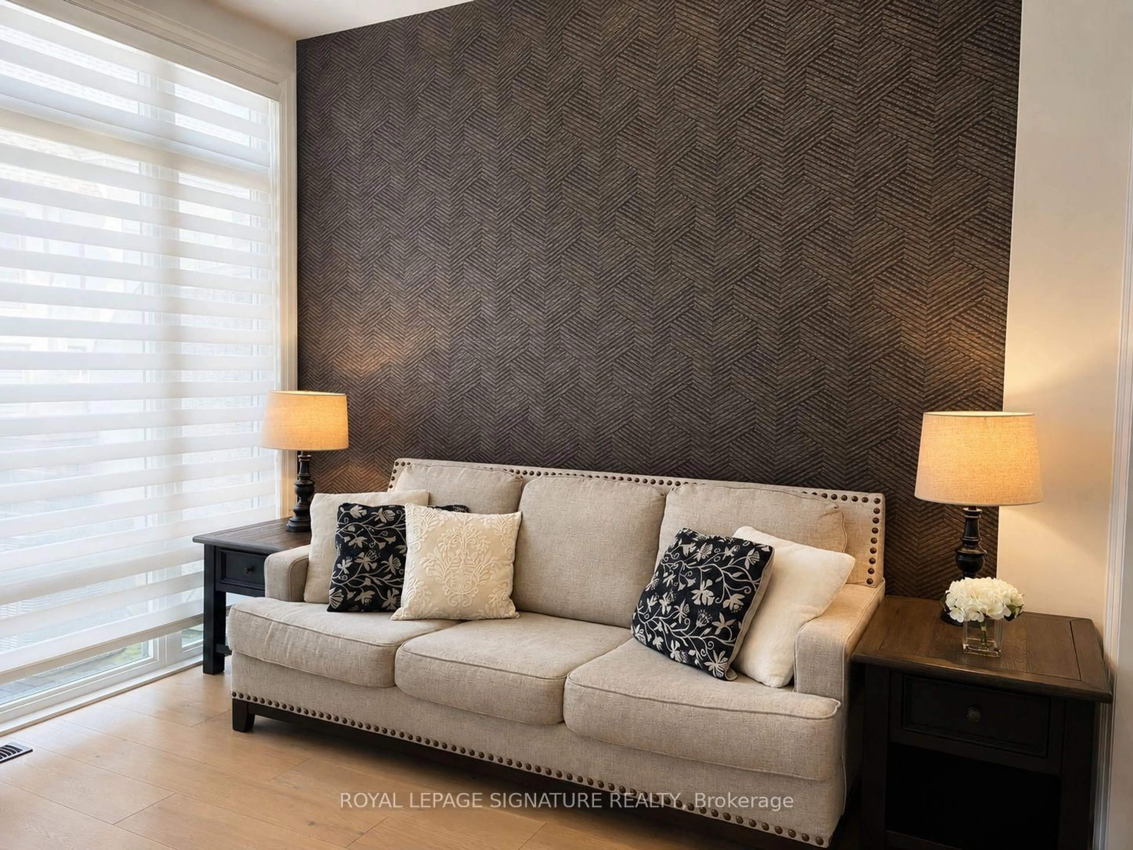 Living room with furniture, unknown for 308 KIng Rd, Richmond Hill Ontario L4E 1H4