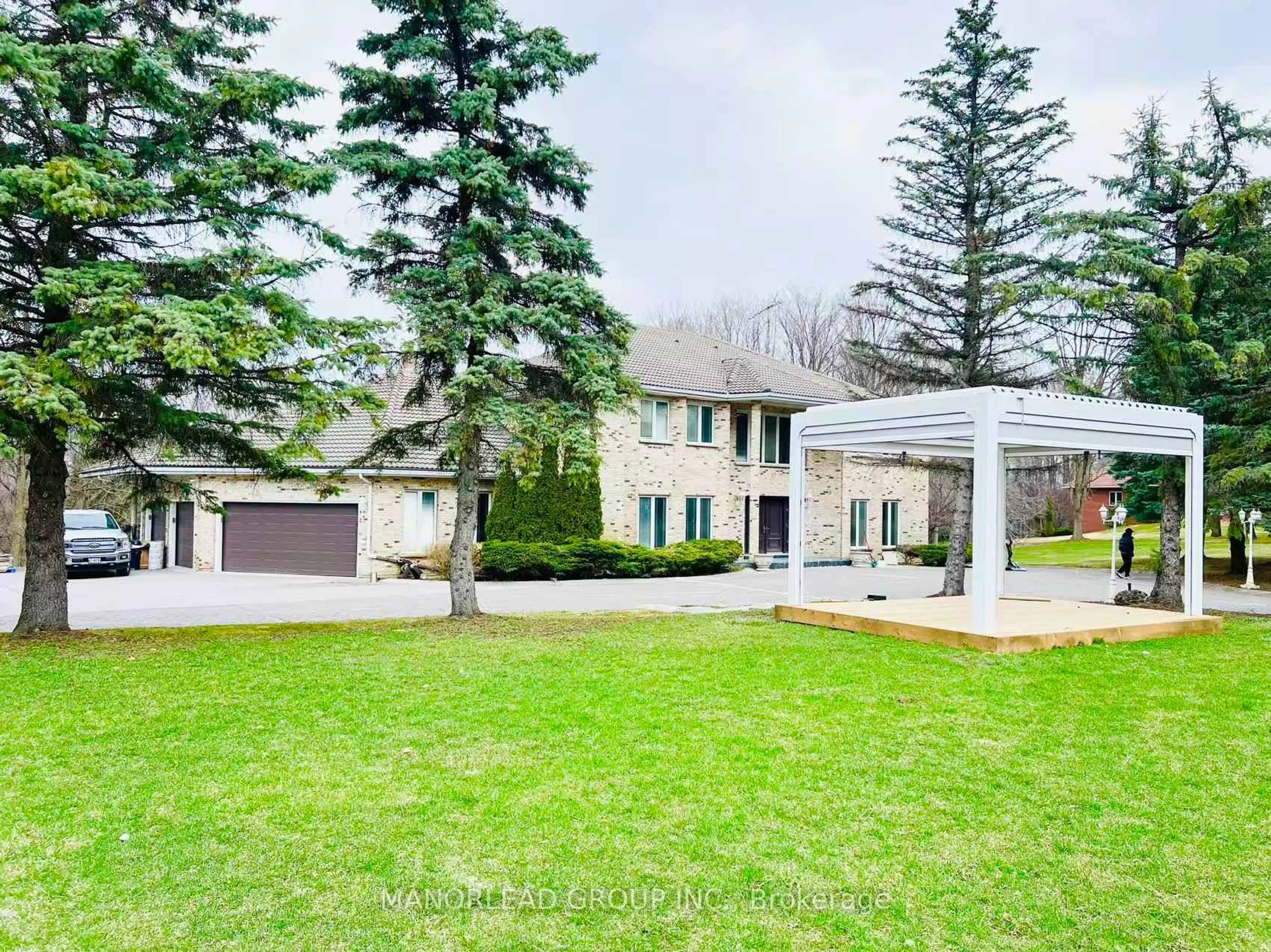 A pic from outside/outdoor area/front of a property/back of a property/a pic from drone, unknown for 270 Greenbrooke Dr, Vaughan Ontario L4L 8L1