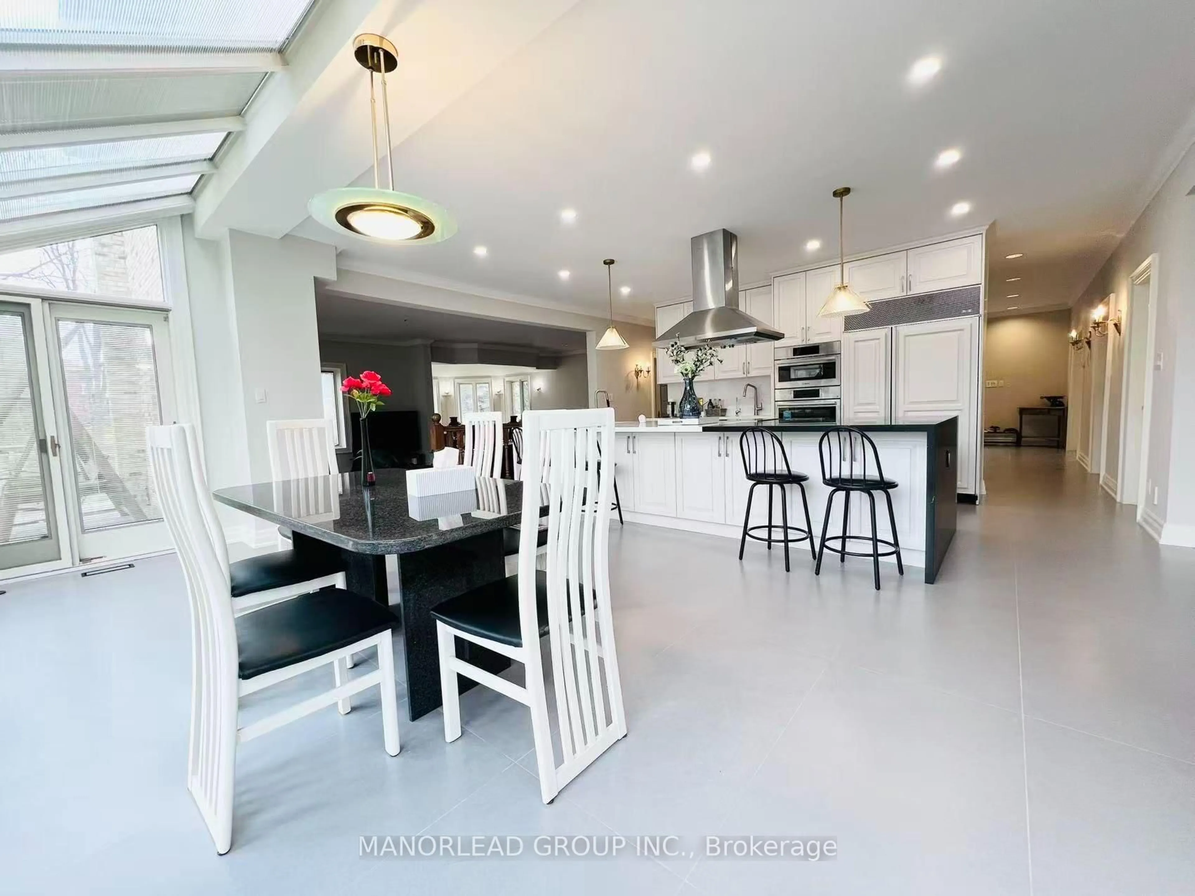 Open concept kitchen, ceramic/tile floor for 270 Greenbrooke Dr, Vaughan Ontario L4L 8L1