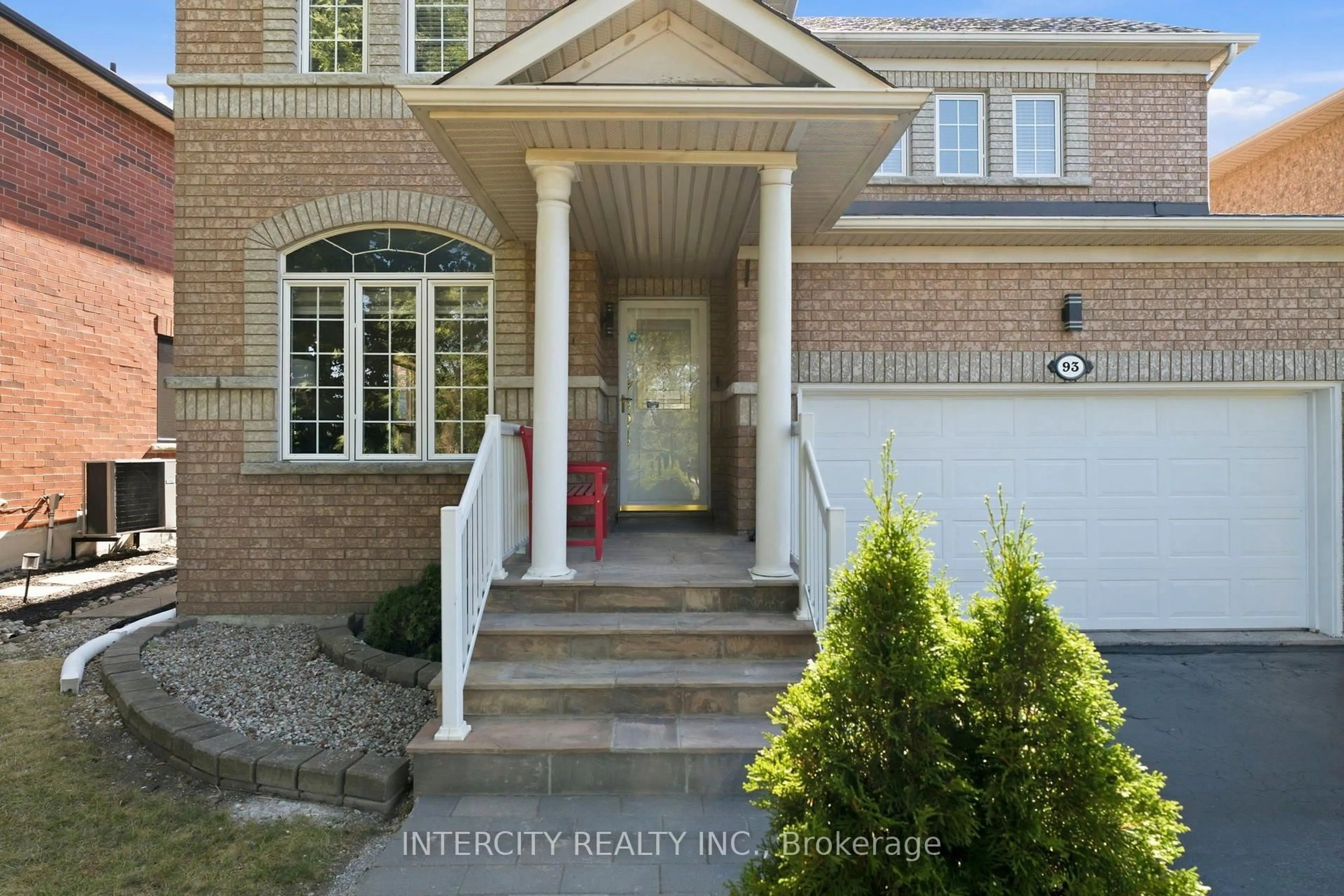 Indoor entryway for 93 Chalone Cres, Vaughan Ontario L4H 1V6