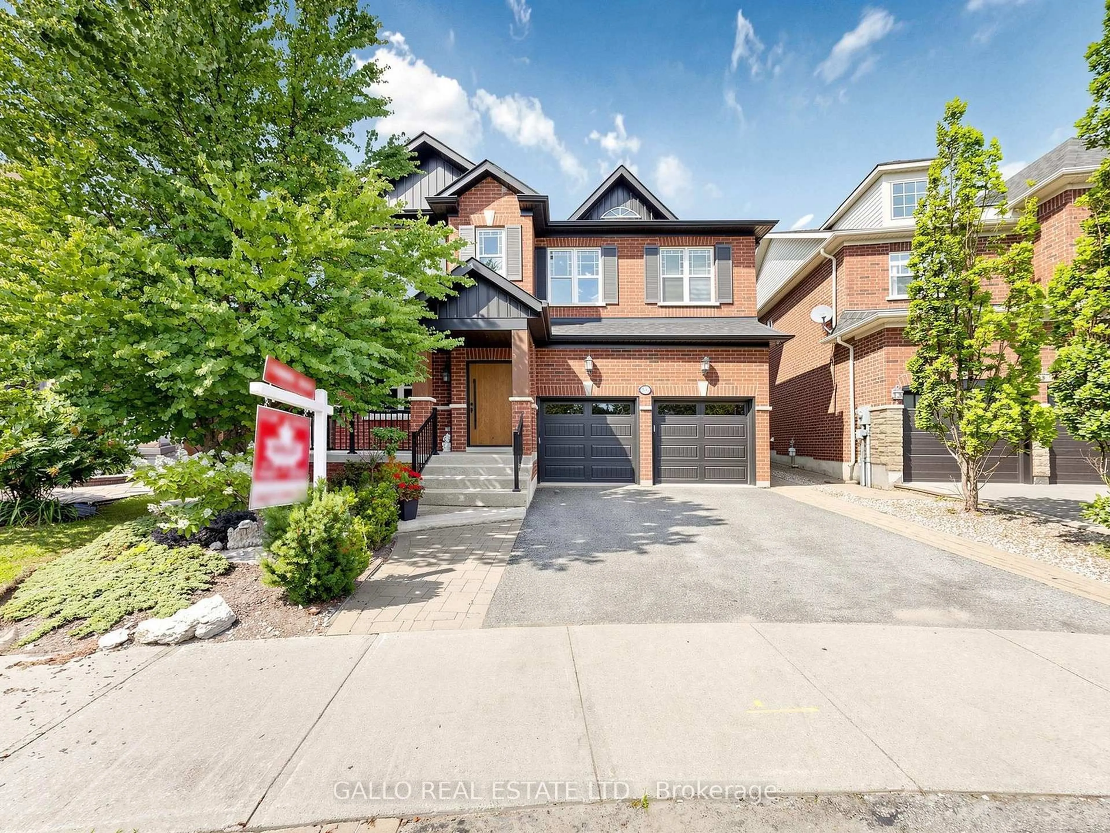 Home with brick exterior material, street for 111 Pondmede Cres, Whitchurch-Stouffville Ontario L4A 0E3