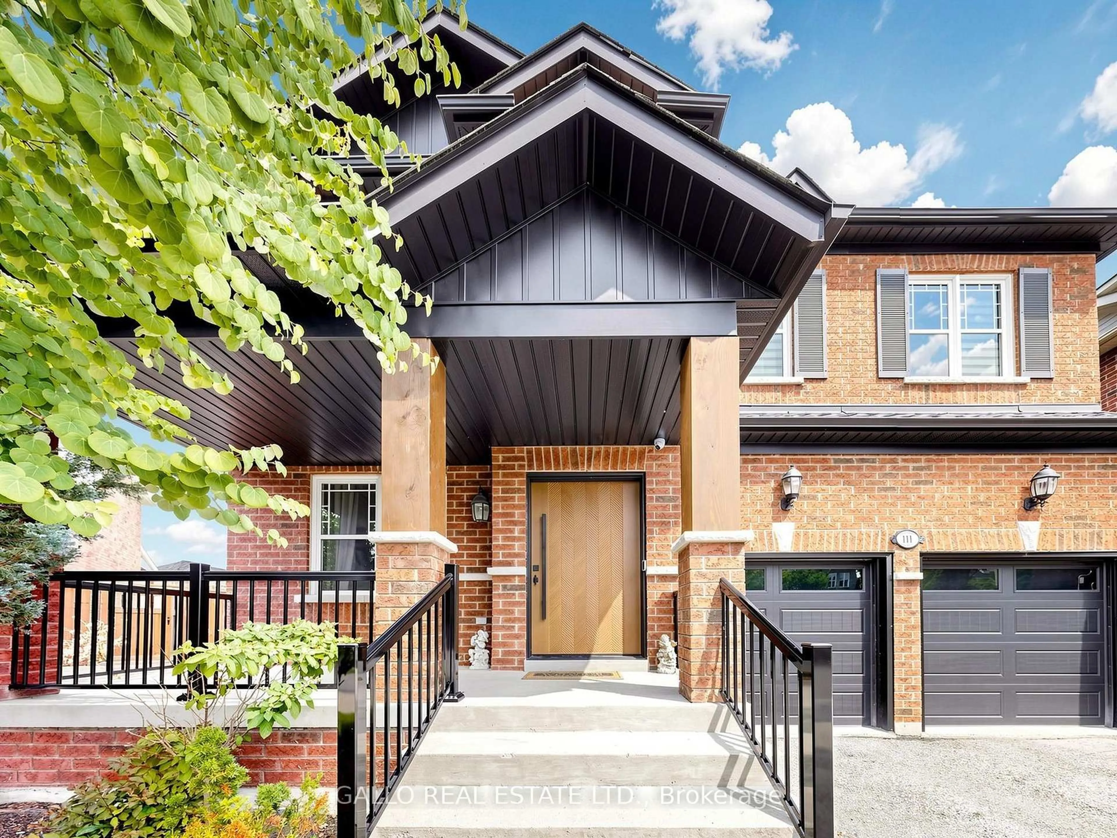 Home with brick exterior material, street for 111 Pondmede Cres, Whitchurch-Stouffville Ontario L4A 0E3