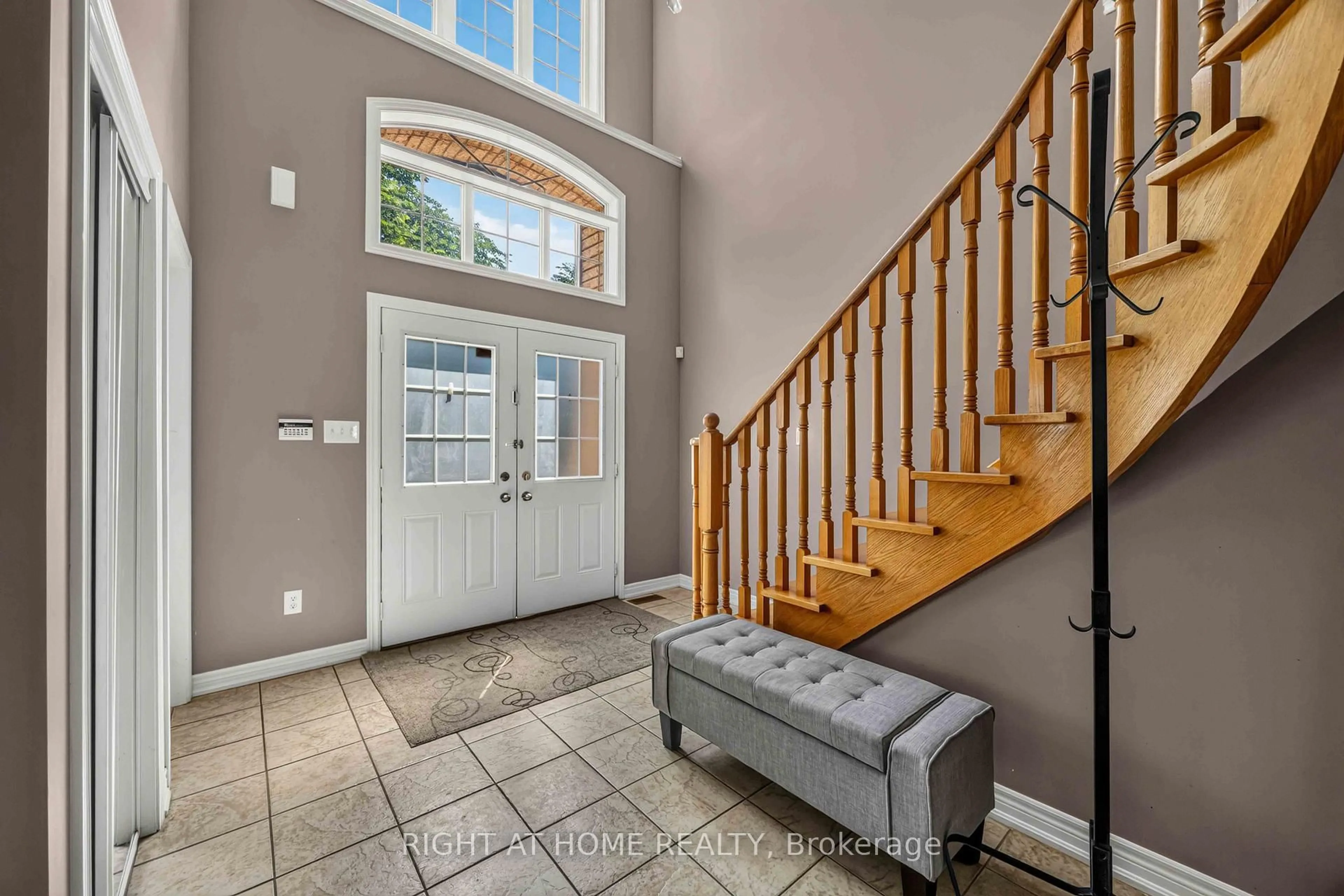Indoor entryway for 41 Foresta Dr, Vaughan Ontario L4H 0N4