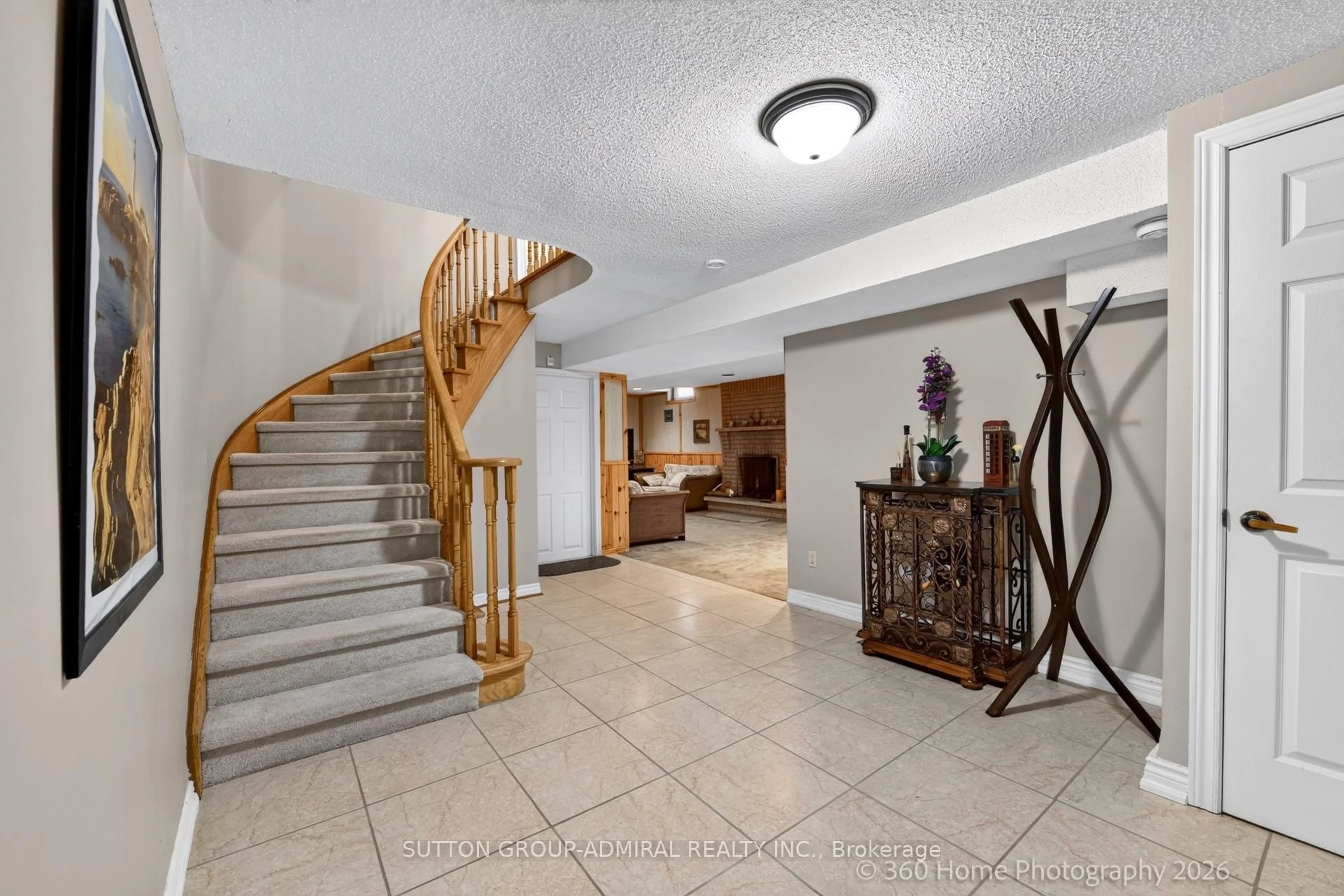Indoor foyer for 193 Wigwoss Dr, Vaughan Ontario L4L 4A7