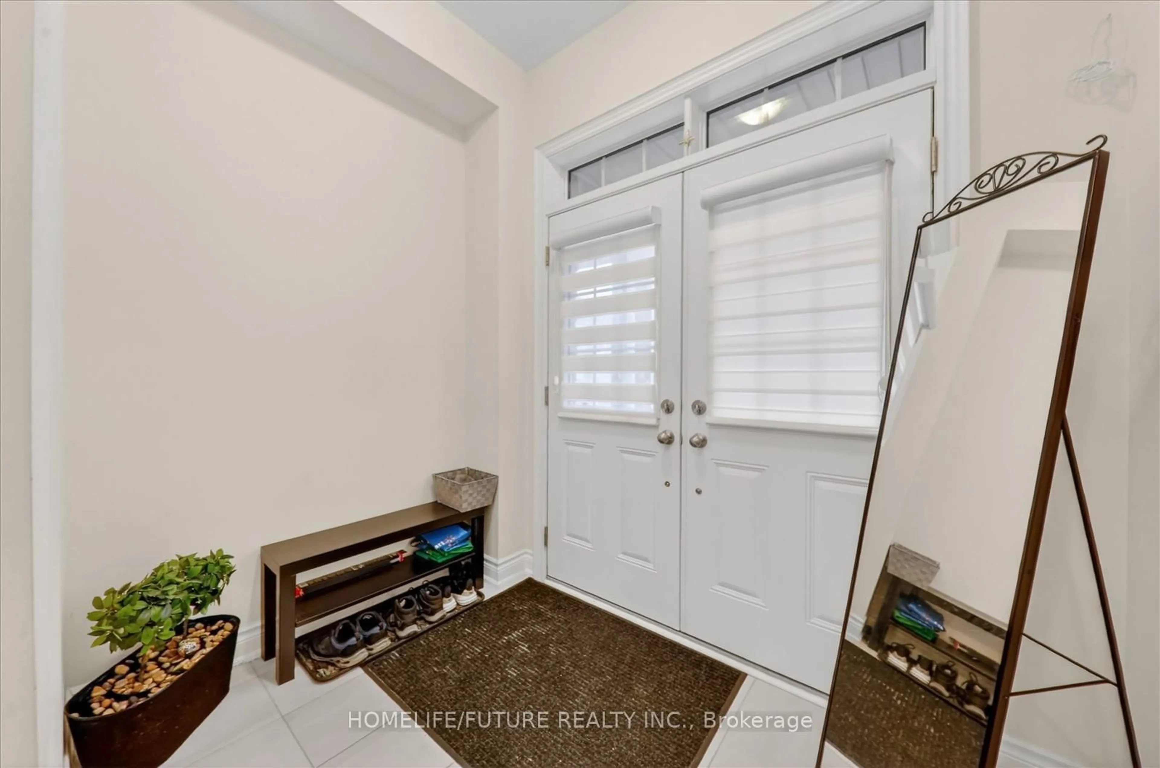 Indoor entryway for 6 Ryler Way, Markham Ontario L3S 0E7