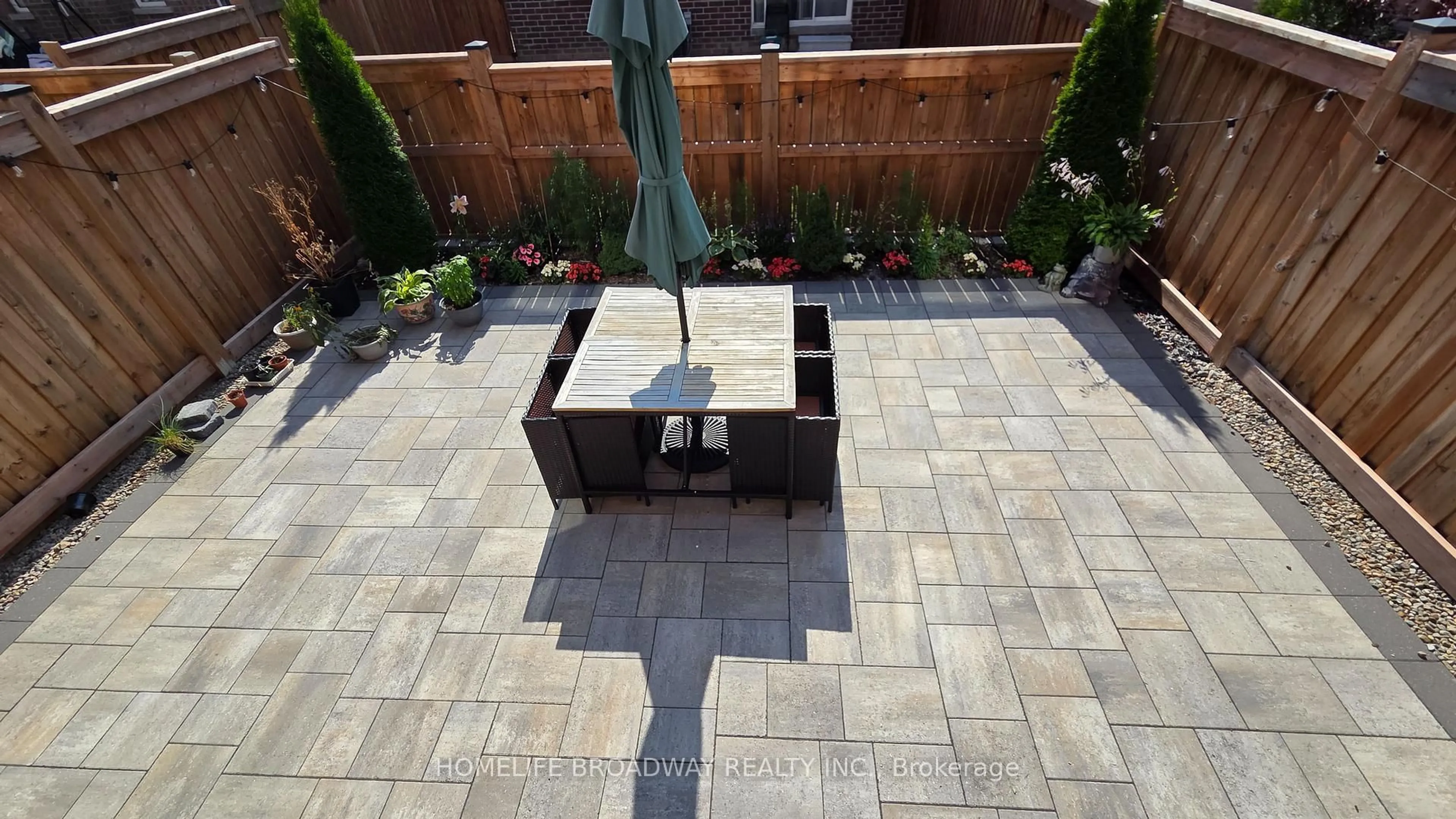 Patio, street for 112 Ness Dr, Richmond Hill Ontario L4S 0K7