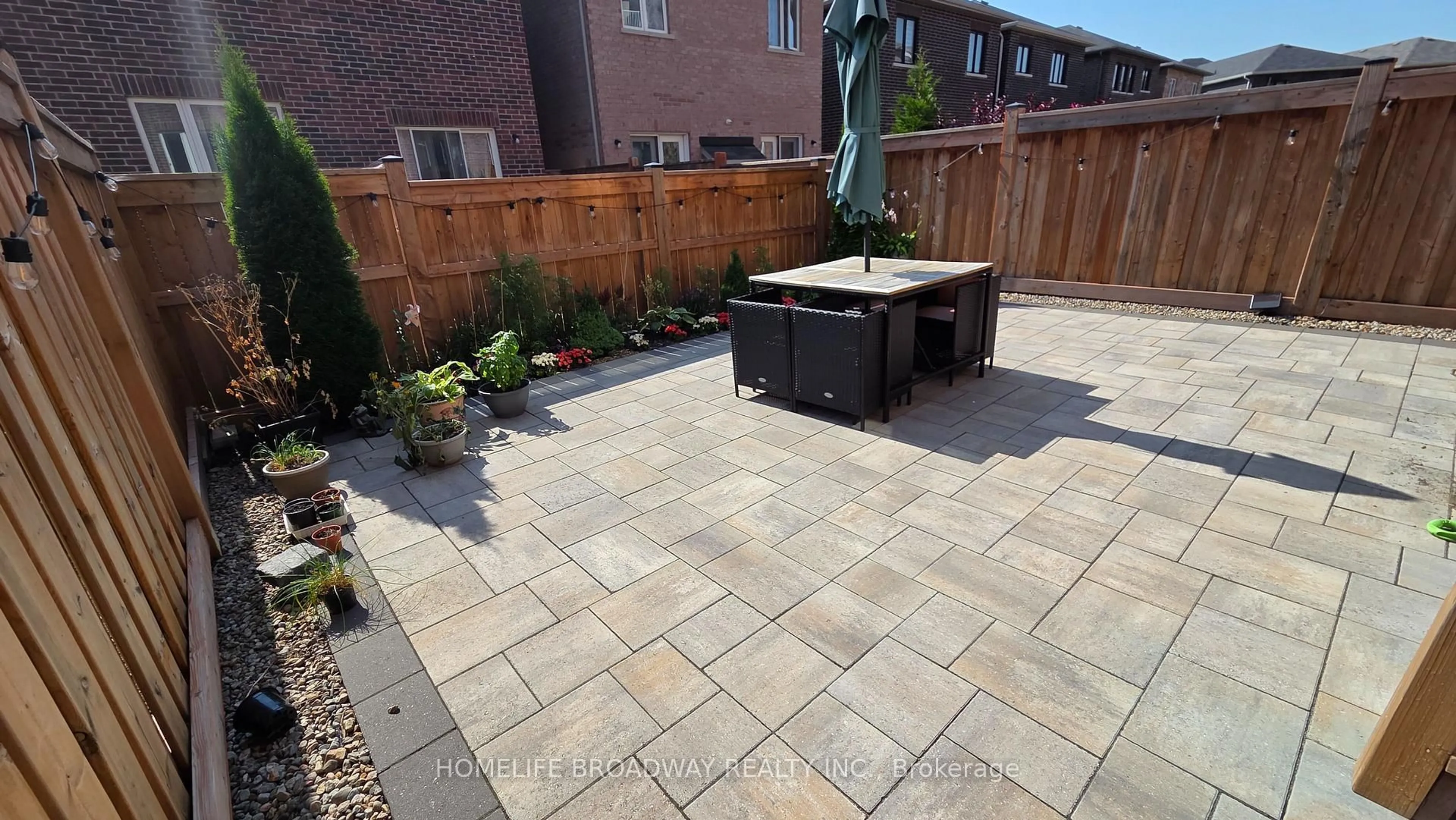Patio, street for 112 Ness Dr, Richmond Hill Ontario L4S 0K7
